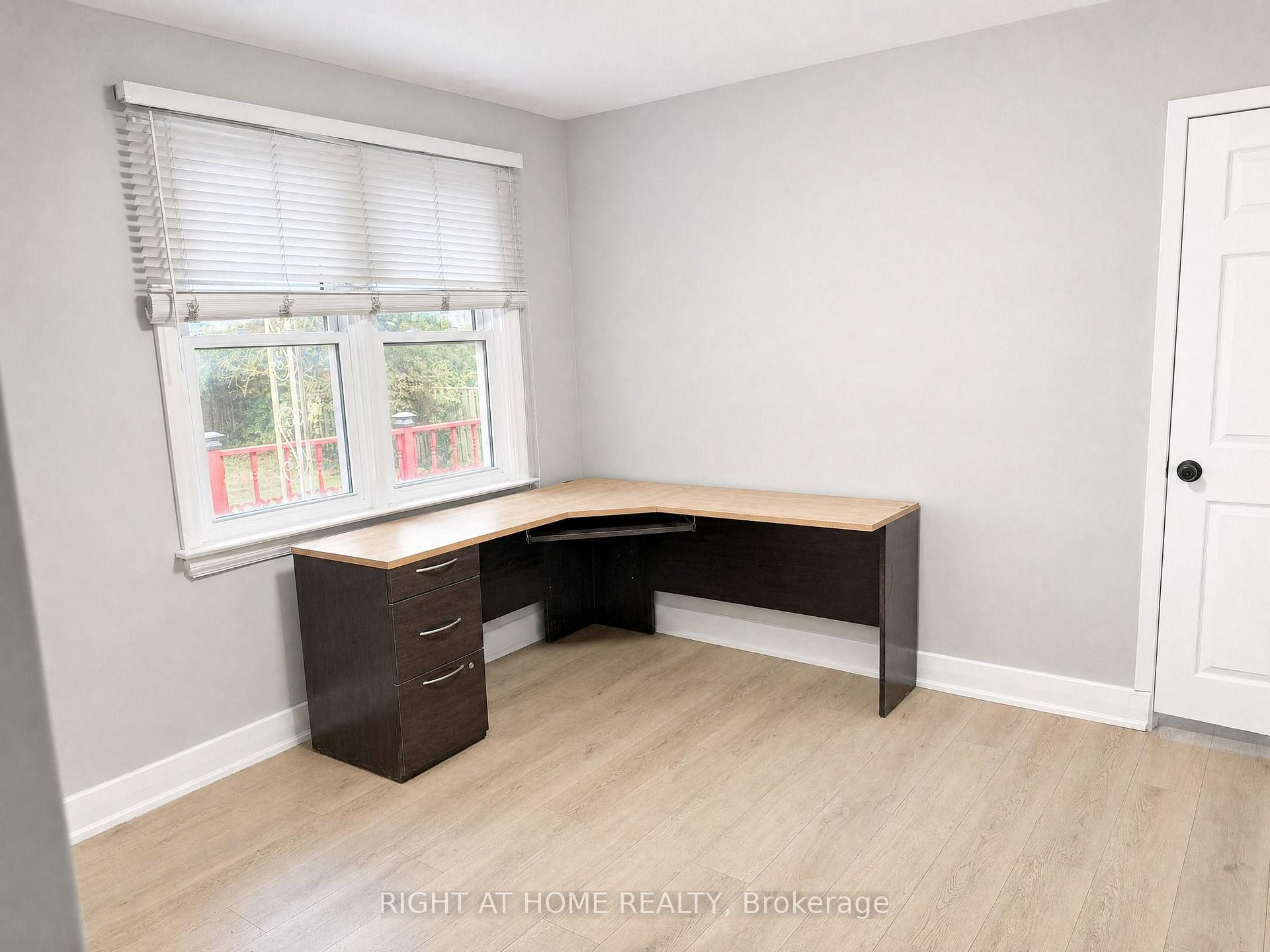 Photo 20 of 719 Rowntree Avenue, London, South H — HOMEH