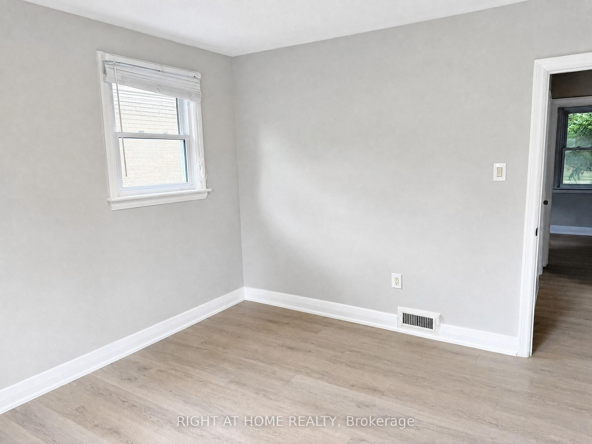 Photo 21 of 719 Rowntree Avenue, London, South H — HOMEH