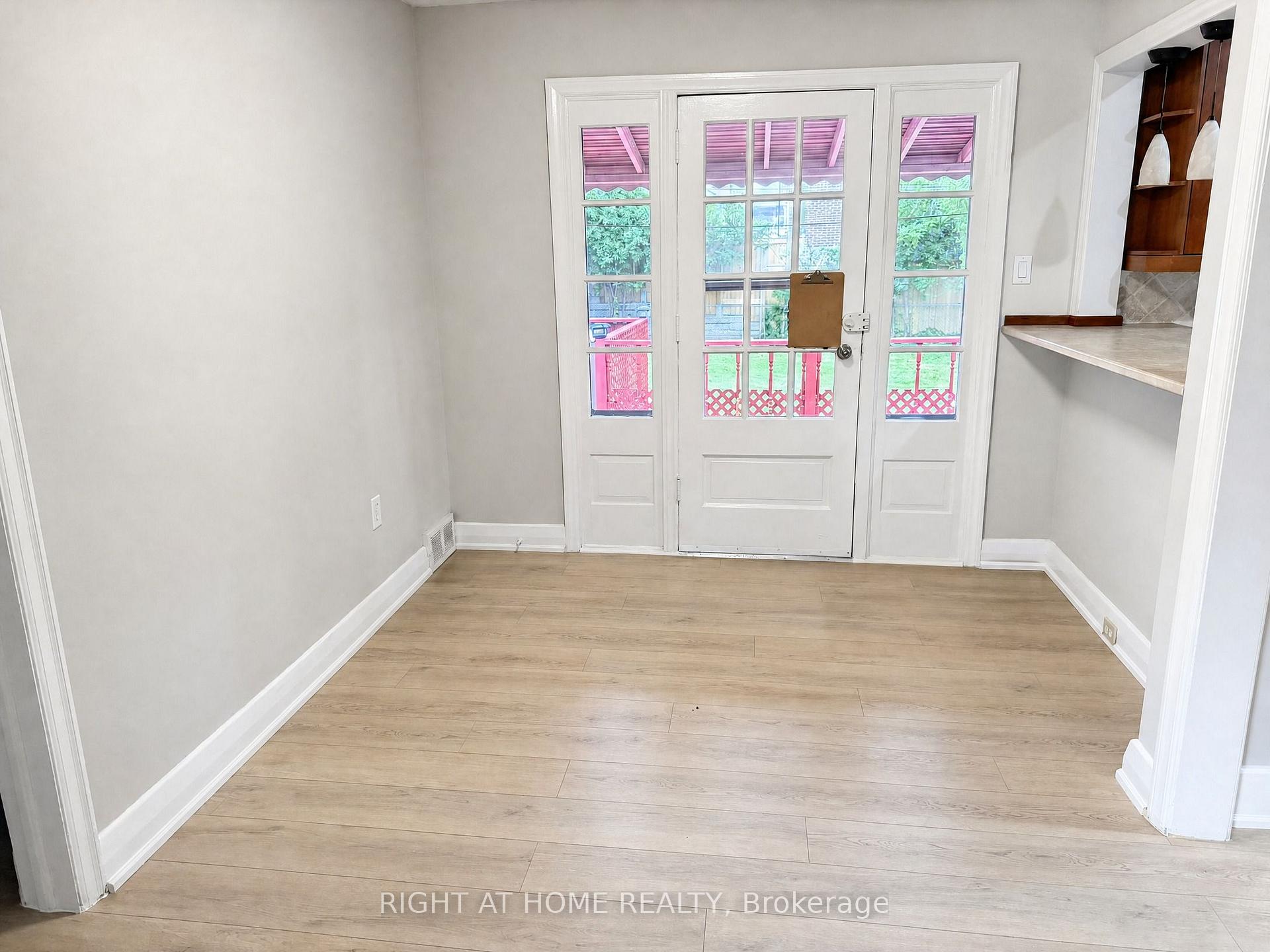 Photo 23 of 719 Rowntree Avenue, London, South H — HOMEH