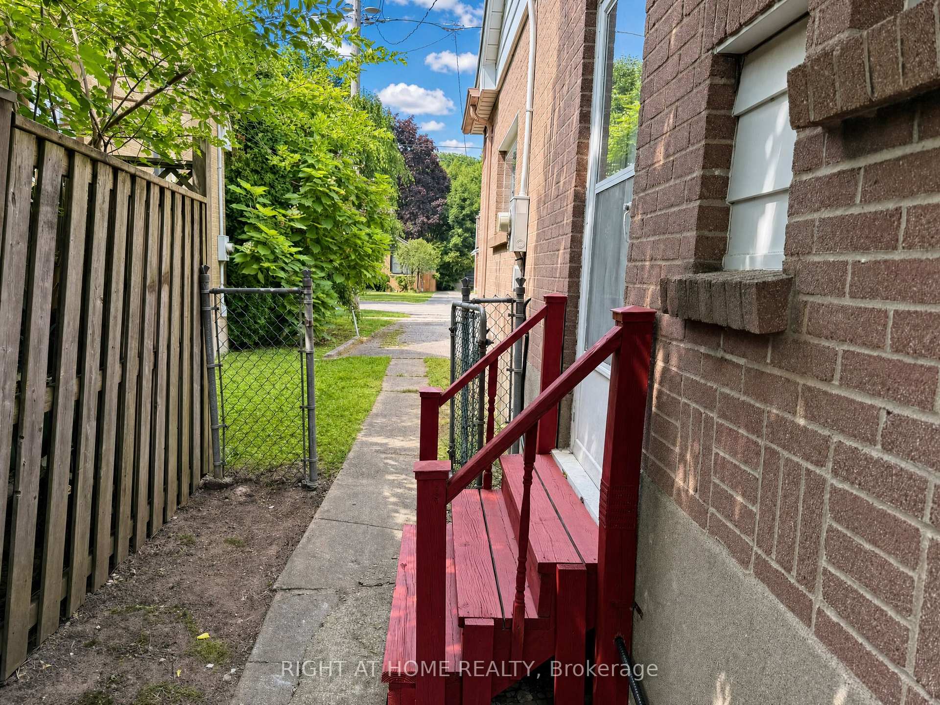 Photo 34 of 719 Rowntree Avenue, London, South H — HOMEH