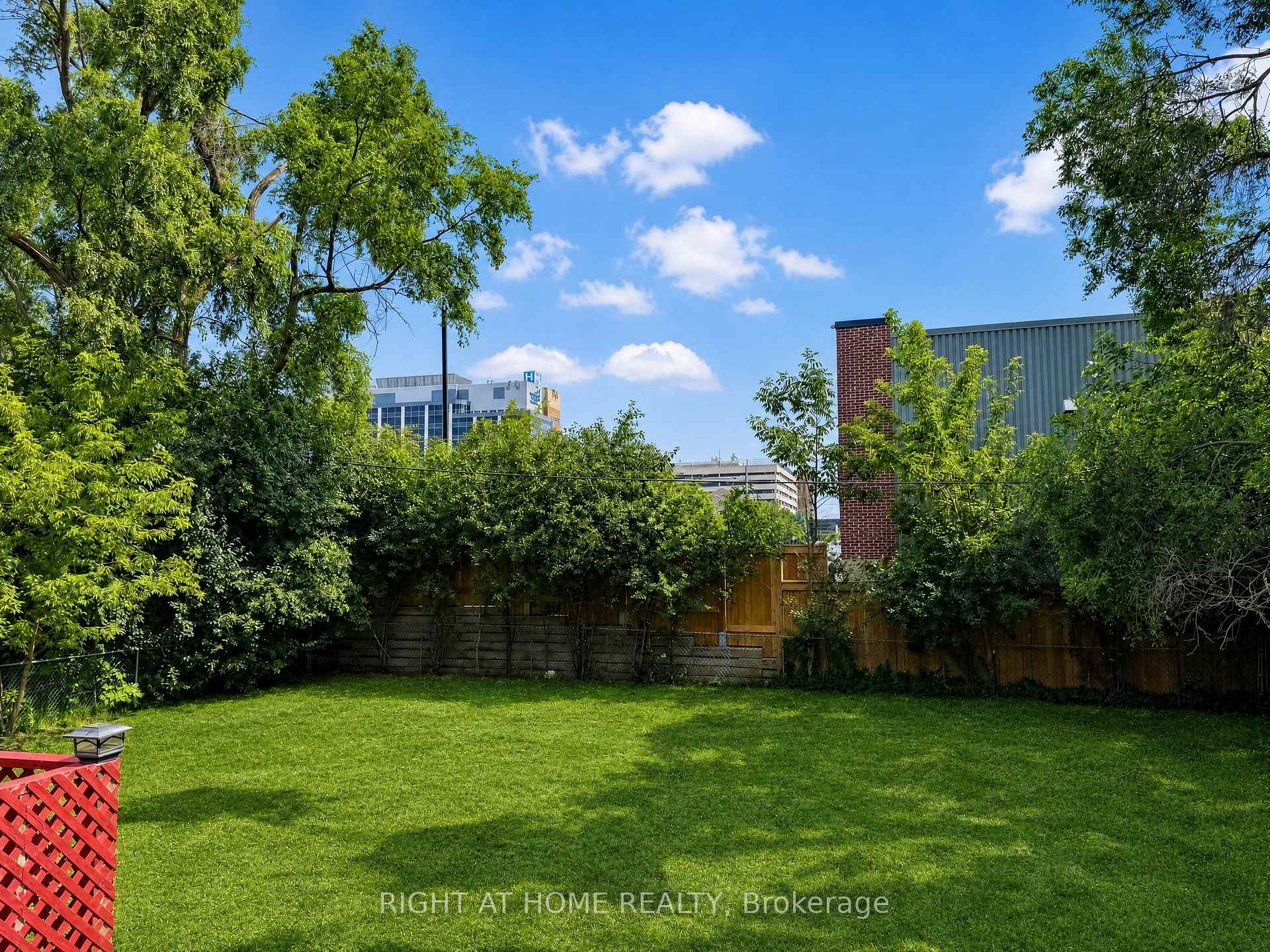 Photo 39 of 719 Rowntree Avenue, London, South H — HOMEH