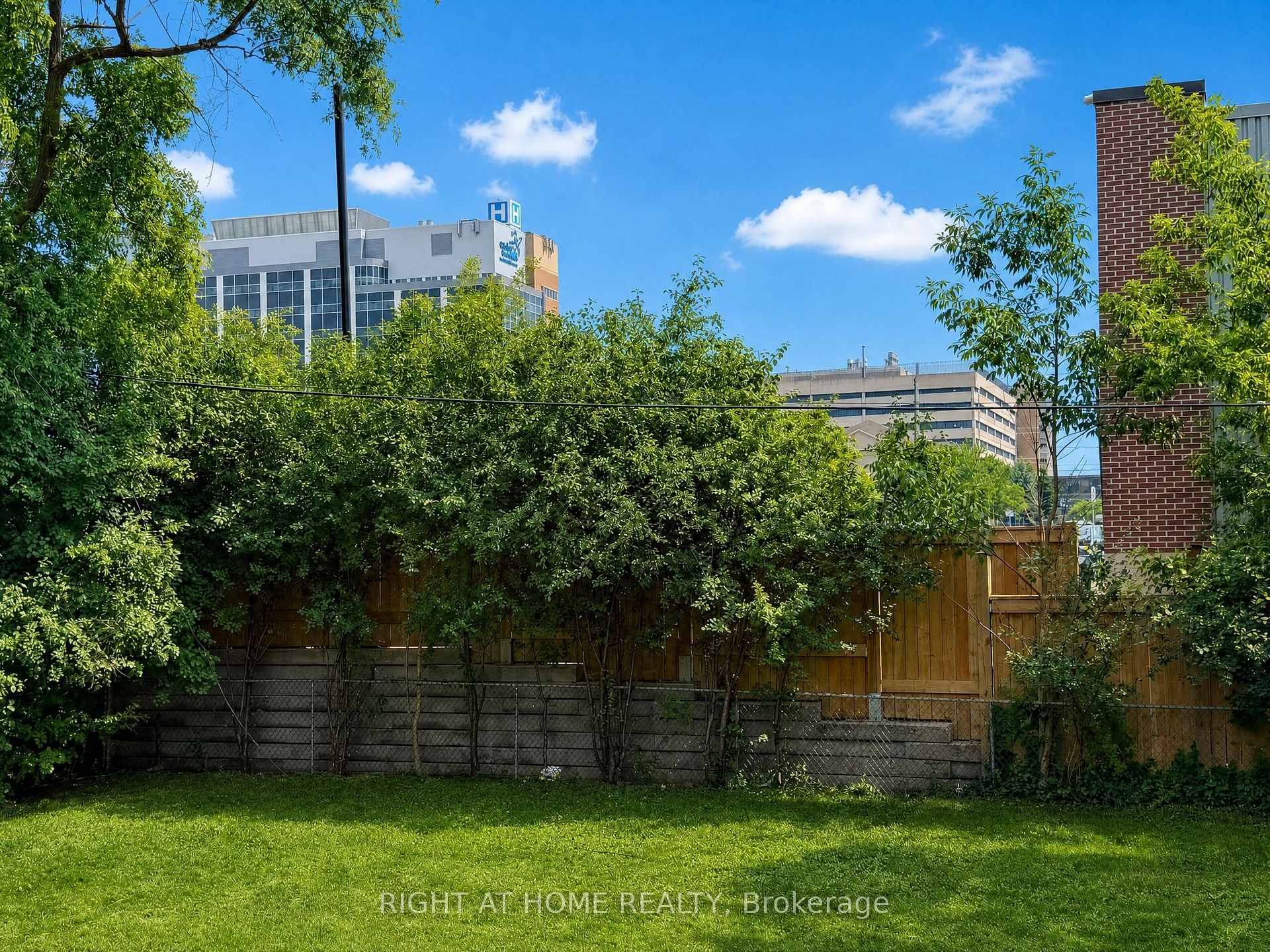 Photo 40 of 719 Rowntree Avenue, London, South H — HOMEH
