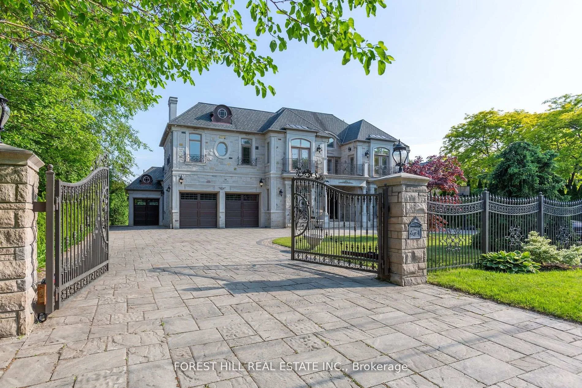 Photo 3 of 4 Fifeshire Road, North York, St. Andrew-Windfields — HOMEH