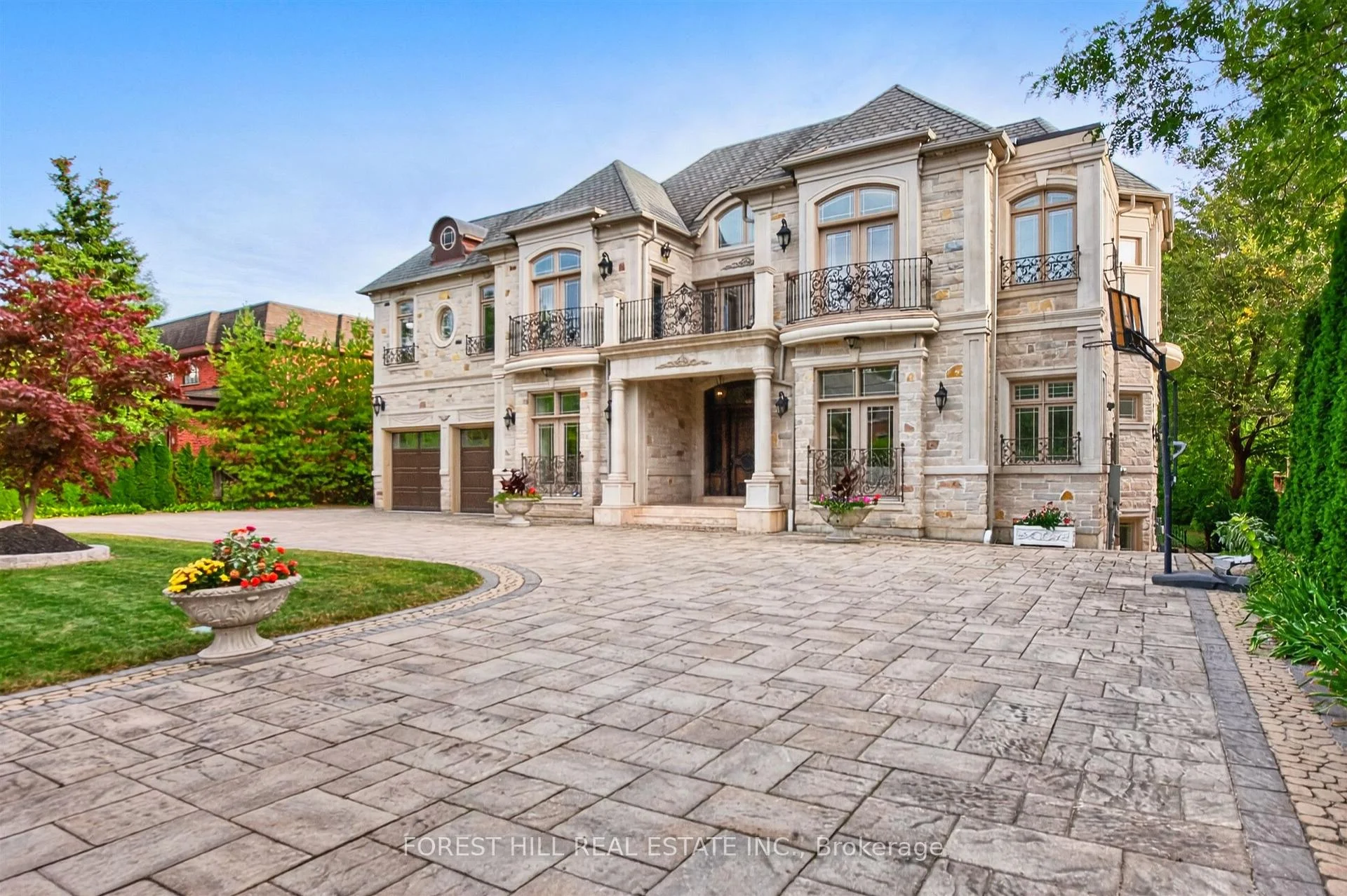 Photo 8 of 4 Fifeshire Road, North York, St. Andrew-Windfields — HOMEH