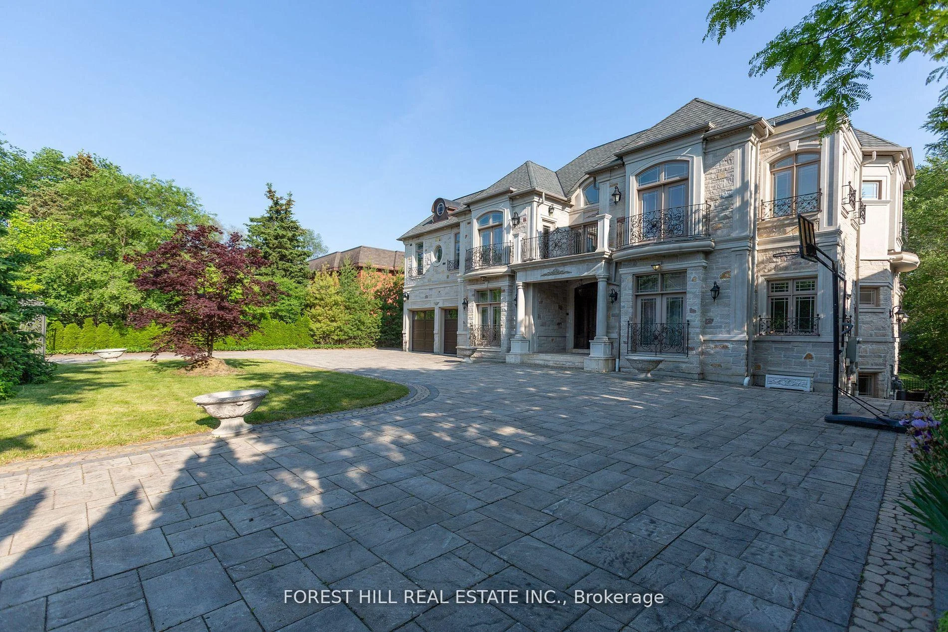 Photo 9 of 4 Fifeshire Road, North York, St. Andrew-Windfields — HOMEH