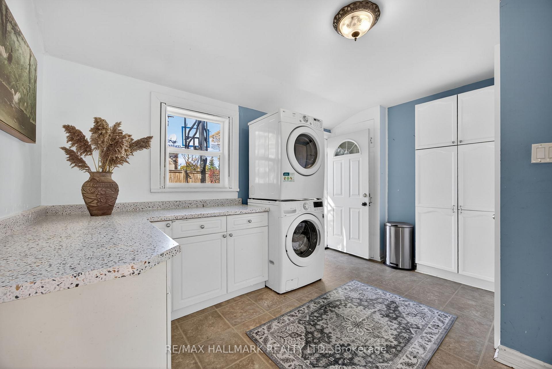 Photo 9 of 84 Wellington Street E, Barrie, Wellington — HOMEH