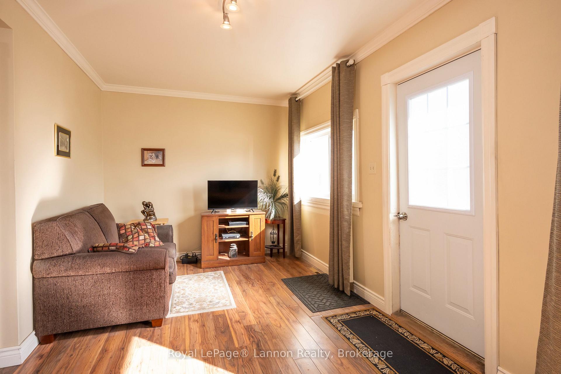 Photo 6 of 424 Merrill Street, Thunder Bay, Current River — HOMEH