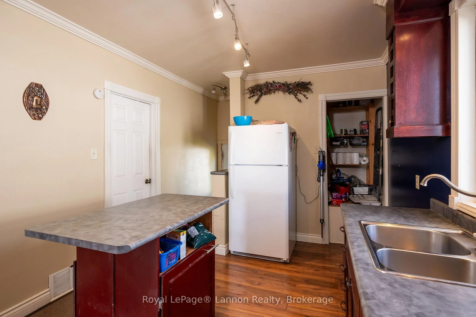 Photo 20 of 424 Merrill Street, Thunder Bay, Current River — HOMEH