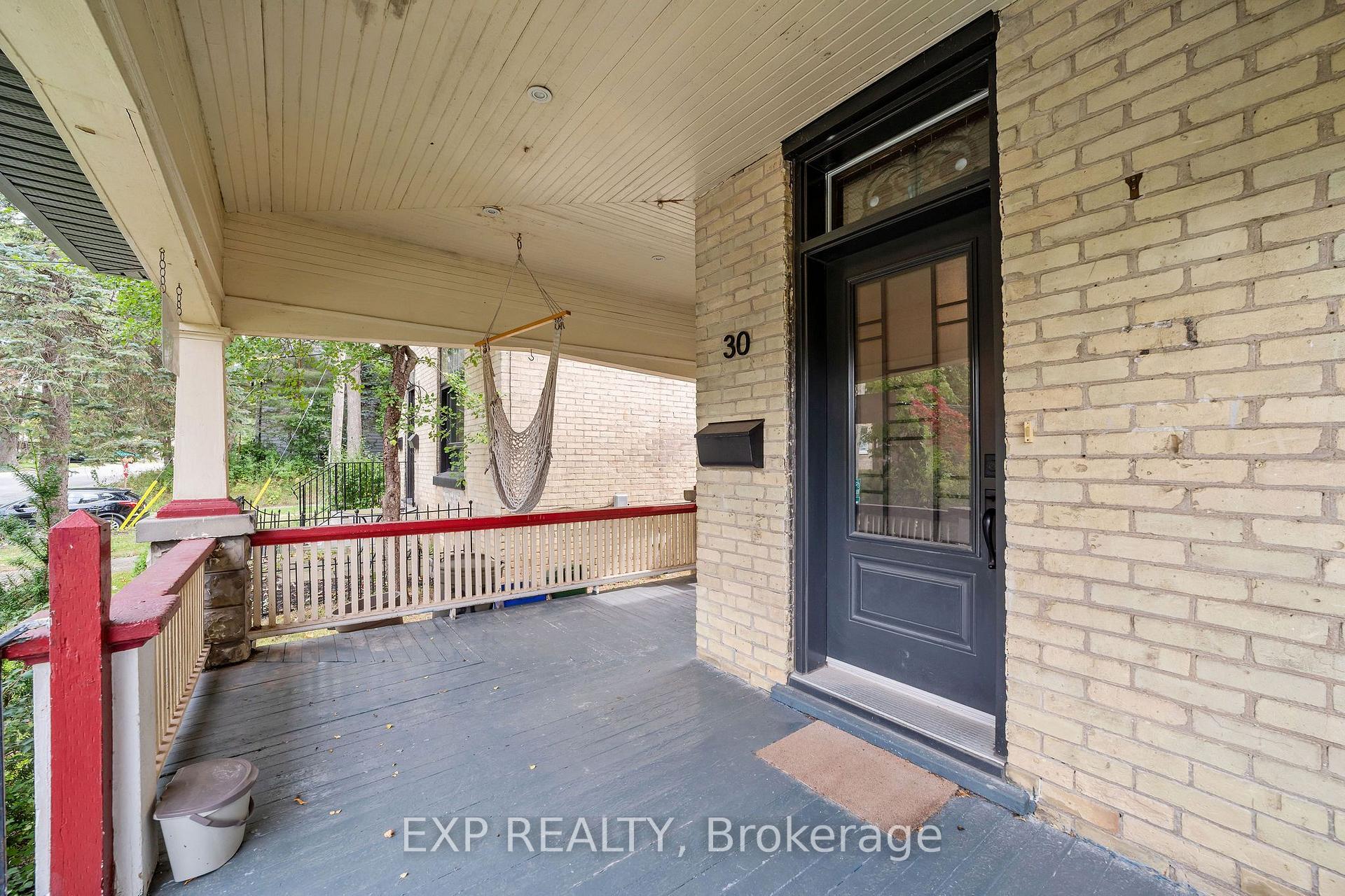 Photo 3 of 30 Springbank Drive, London, South E — HOMEH