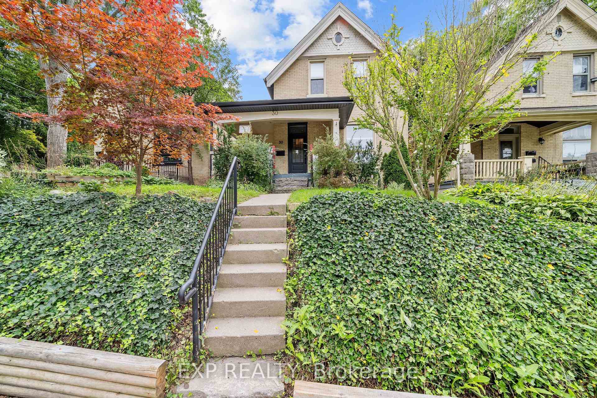 Photo 4 of 30 Springbank Drive, London, South E — HOMEH