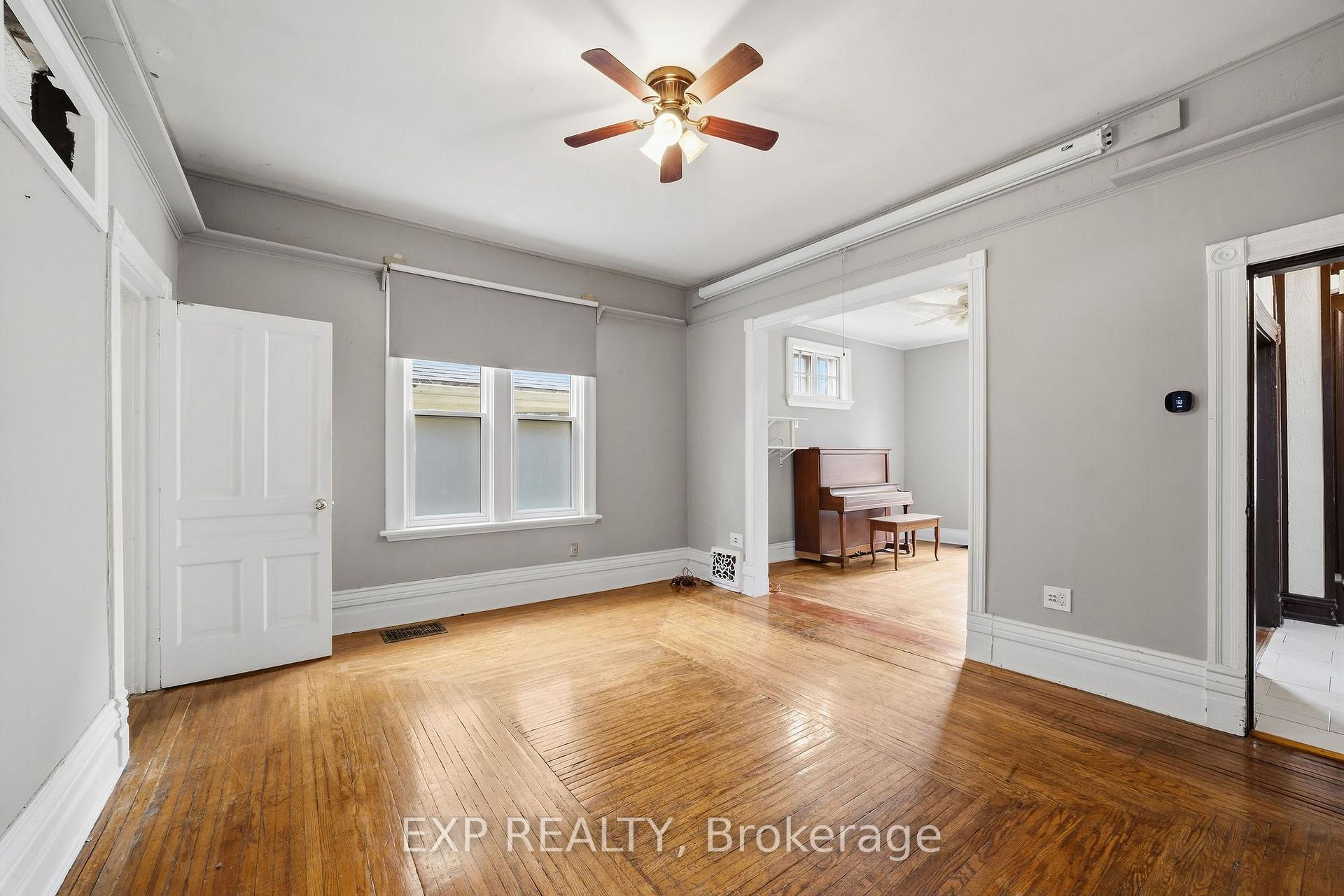 Photo 7 of 30 Springbank Drive, London, South E — HOMEH