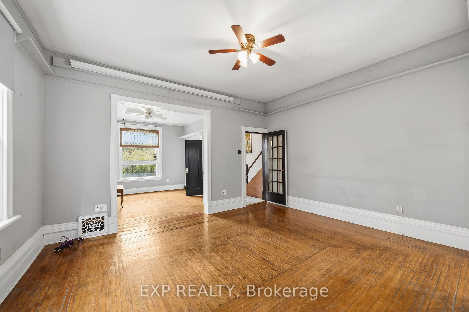 Photo 8 of 30 Springbank Drive, London, South E — HOMEH