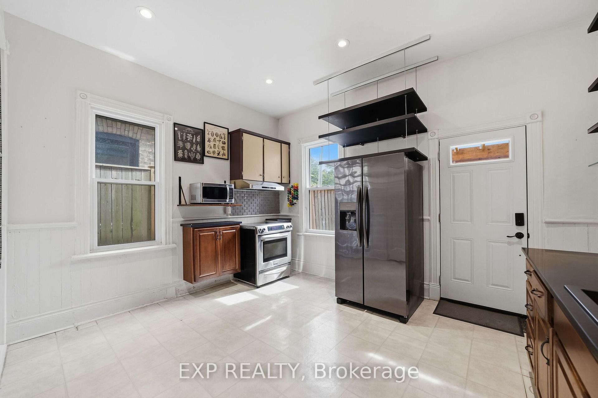 Photo 9 of 30 Springbank Drive, London, South E — HOMEH