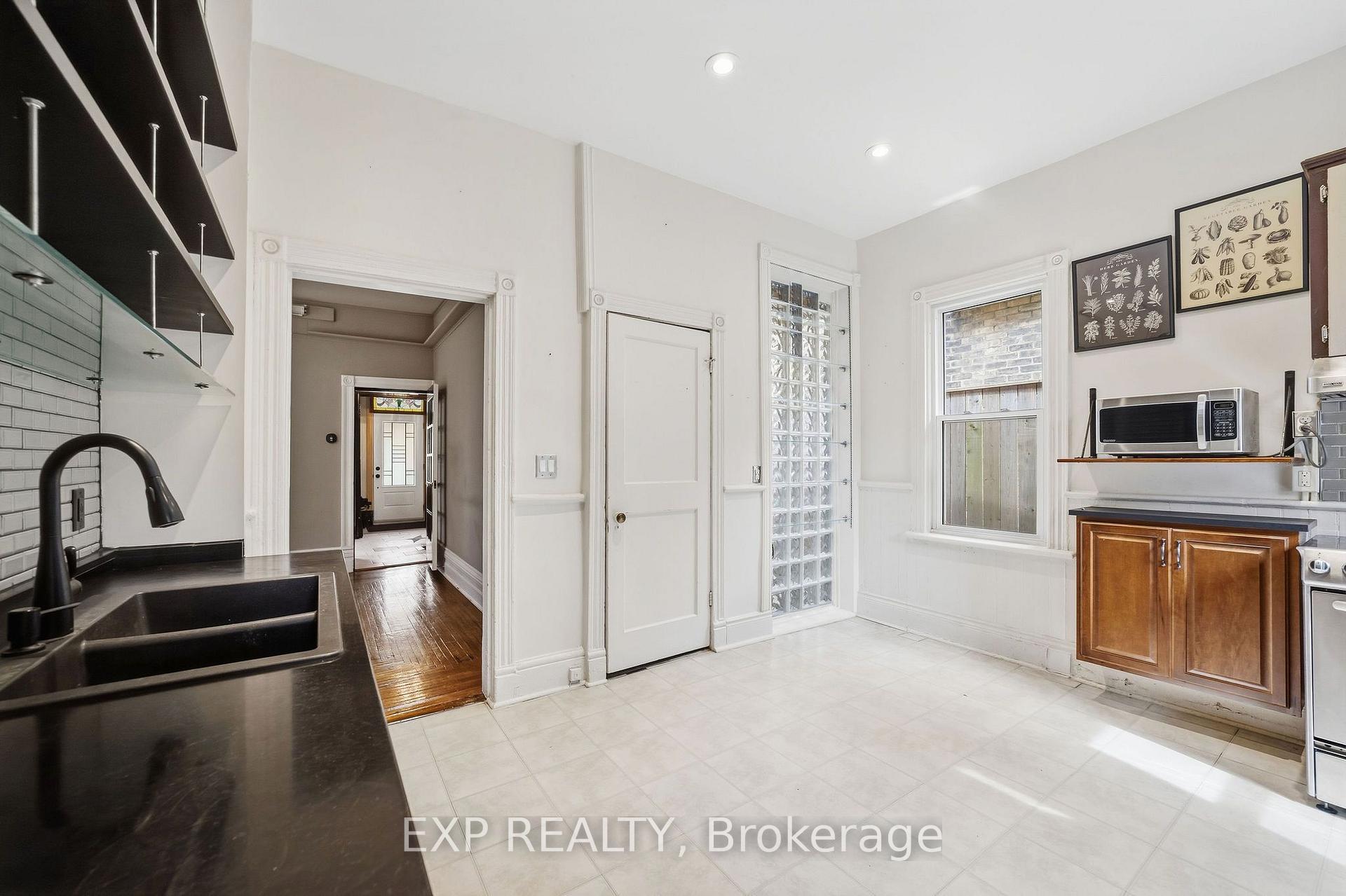 Photo 11 of 30 Springbank Drive, London, South E — HOMEH
