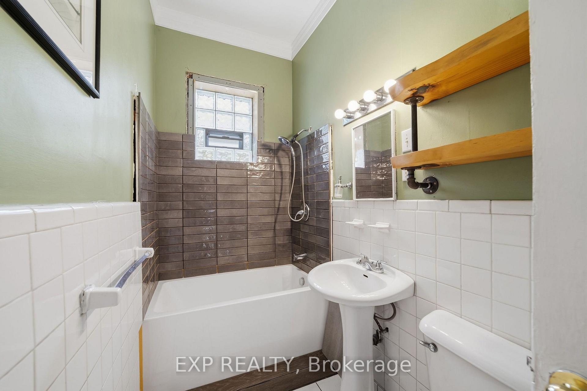 Photo 12 of 30 Springbank Drive, London, South E — HOMEH