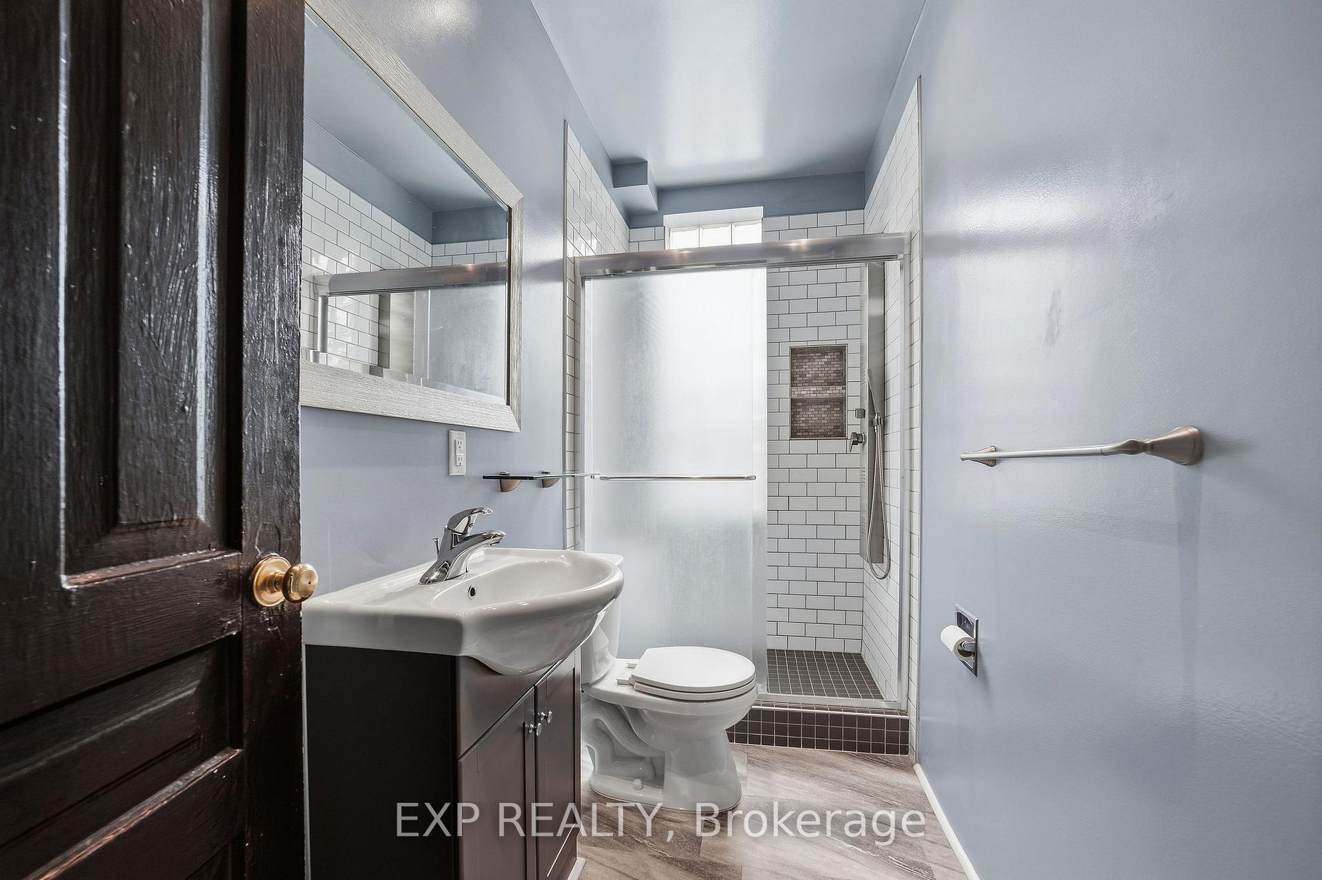 Photo 15 of 30 Springbank Drive, London, South E — HOMEH