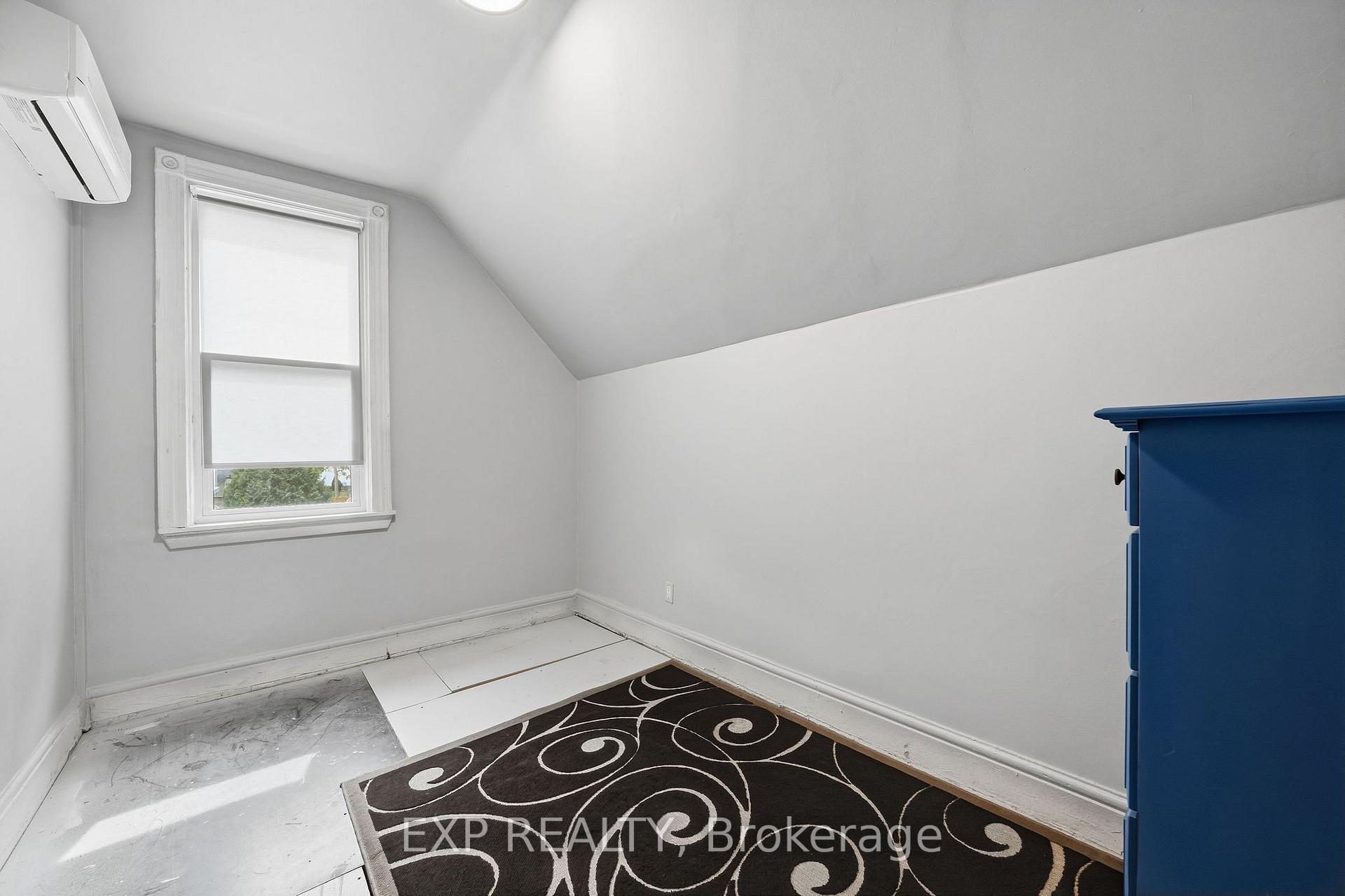 Photo 16 of 30 Springbank Drive, London, South E — HOMEH