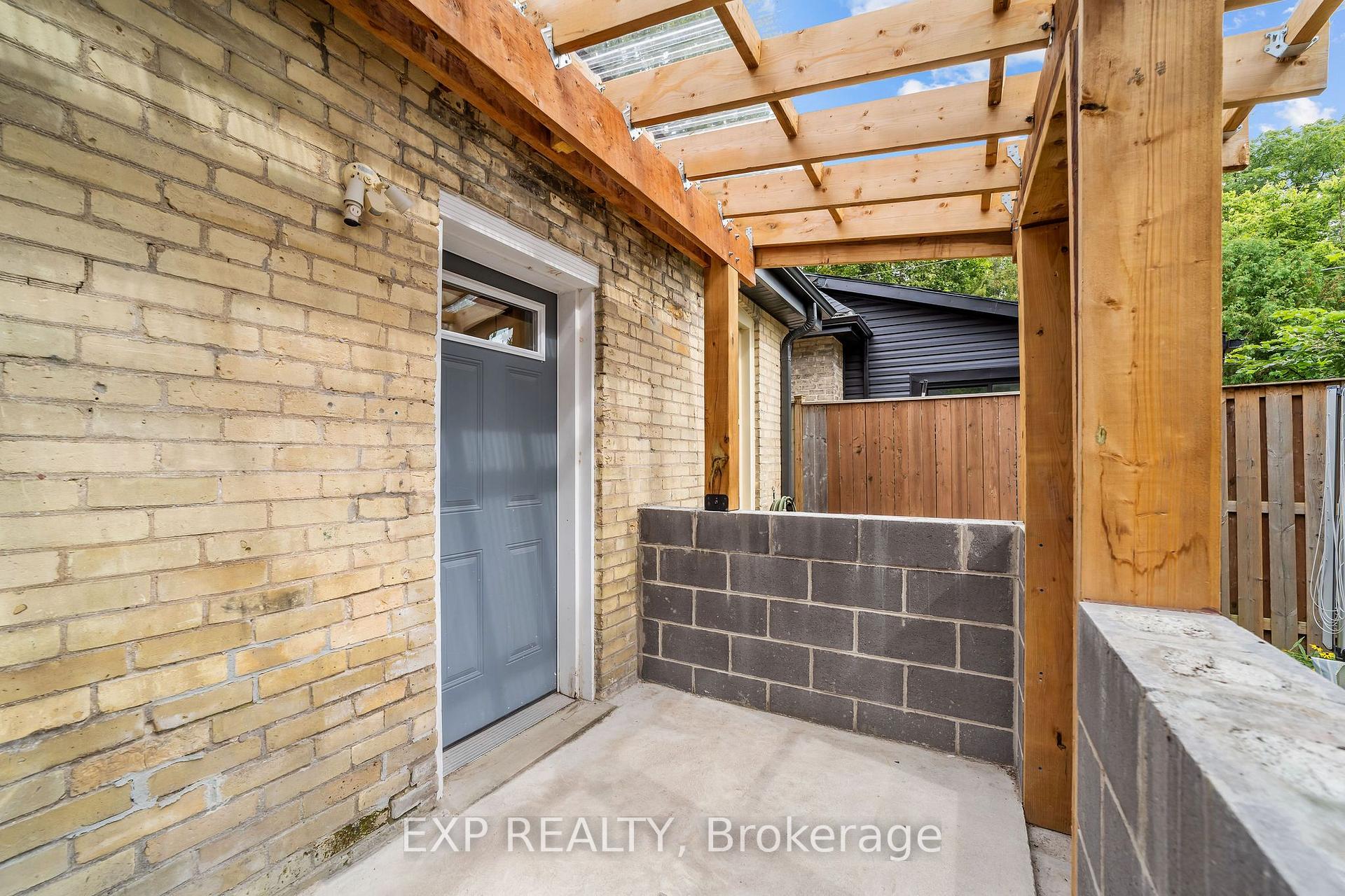 Photo 19 of 30 Springbank Drive, London, South E — HOMEH