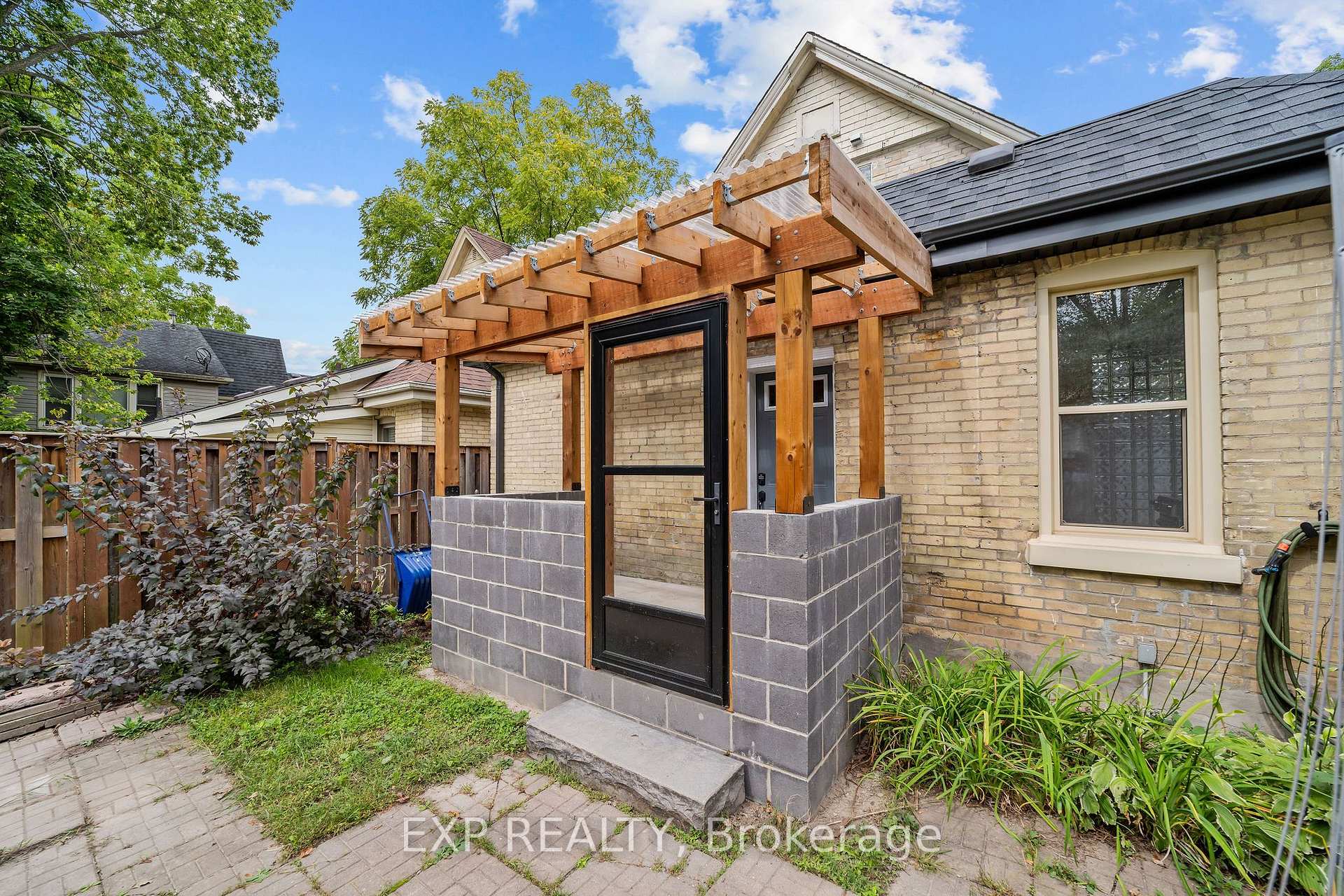 Photo 21 of 30 Springbank Drive, London, South E — HOMEH