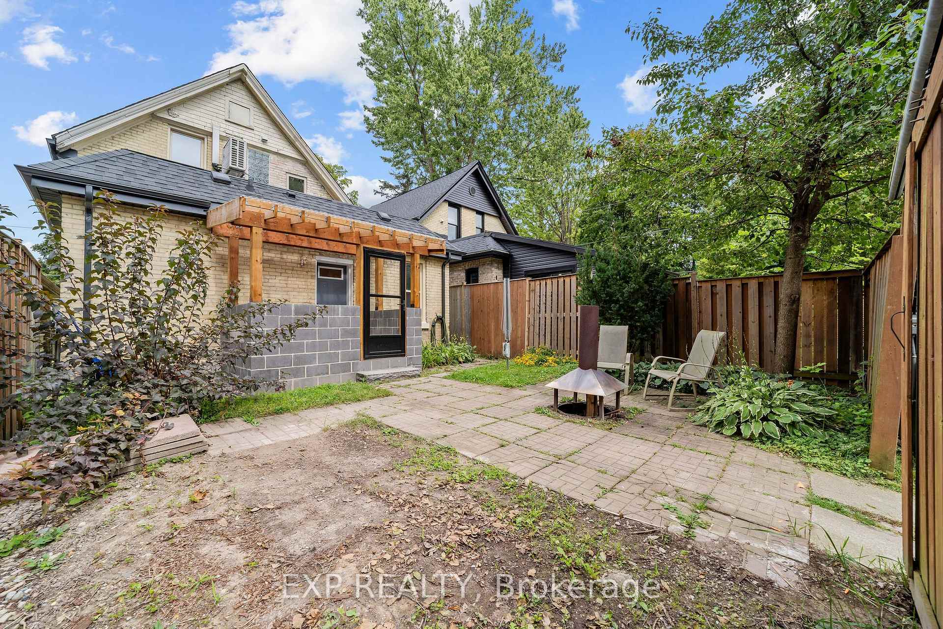 Photo 22 of 30 Springbank Drive, London, South E — HOMEH