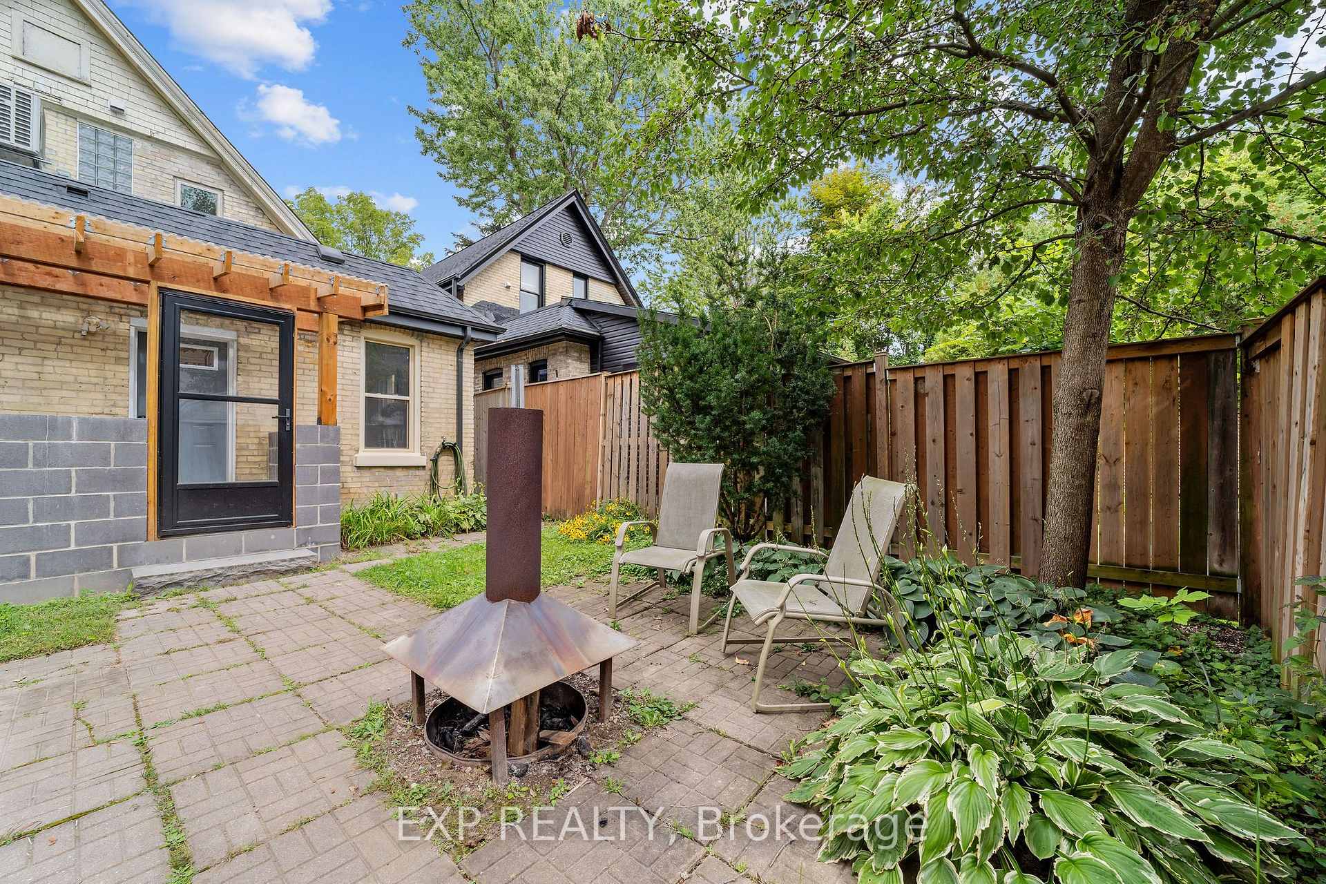 Photo 23 of 30 Springbank Drive, London, South E — HOMEH