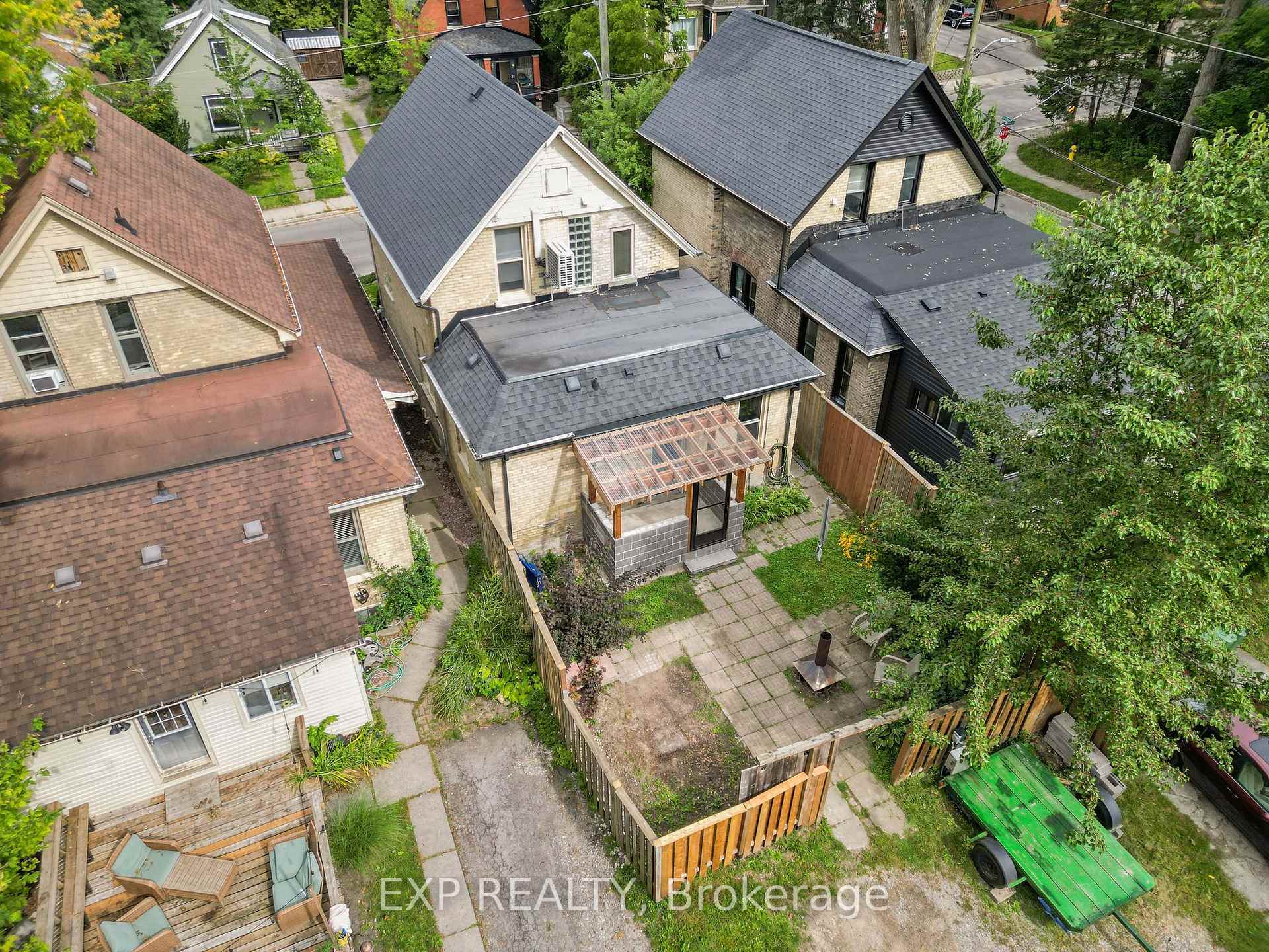 Photo 27 of 30 Springbank Drive, London, South E — HOMEH