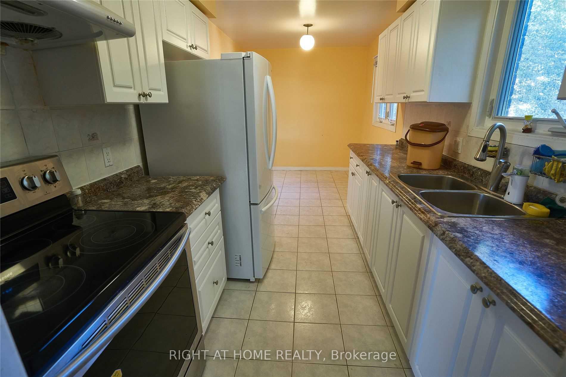 Photo 1 of Unit main & upper, 877 Thistle Down Circle, Mississauga, Creditview — HOMEH