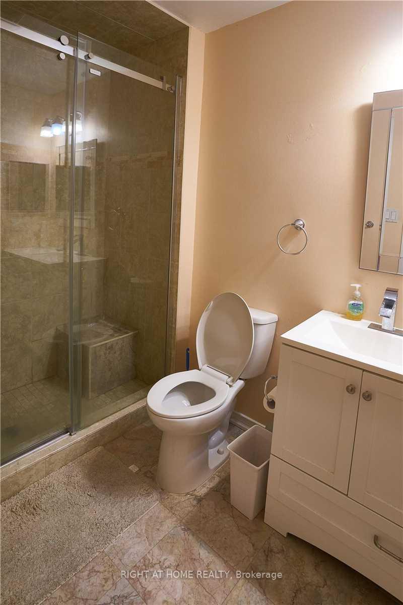 Photo 2 of Unit main & upper, 877 Thistle Down Circle, Mississauga, Creditview — HOMEH