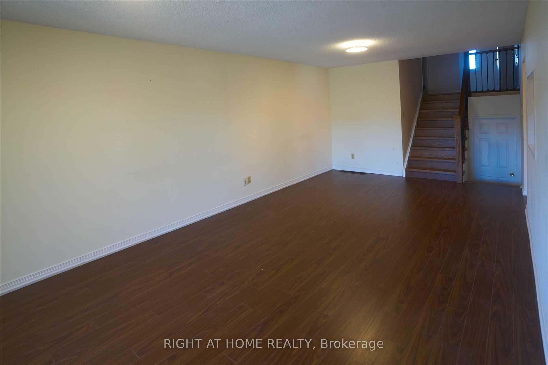 Photo 3 of Unit main & upper, 877 Thistle Down Circle, Mississauga, Creditview — HOMEH