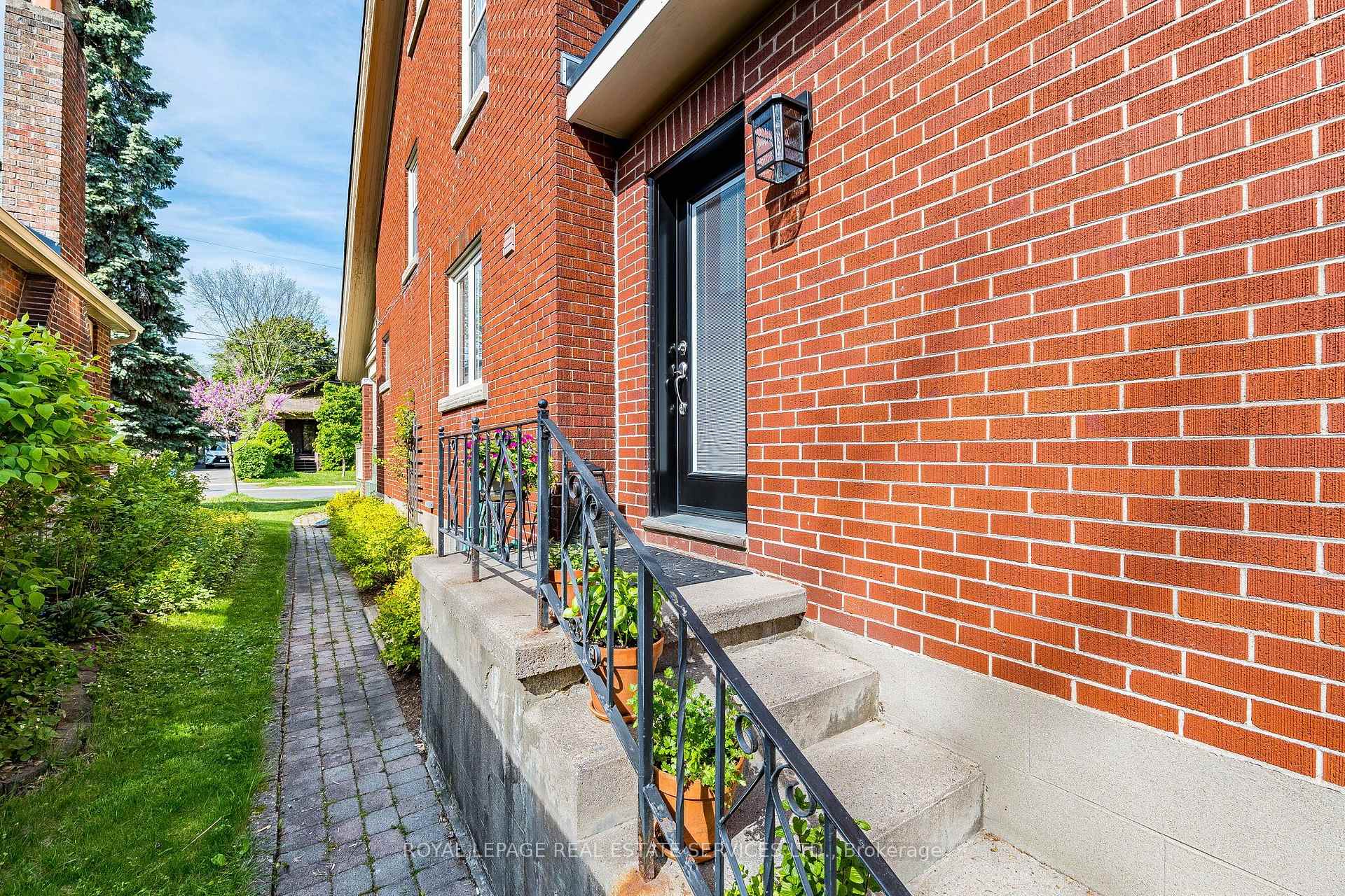Photo 76 of 100 Mill Street S, Brampton, Downtown Brampton — HOMEH