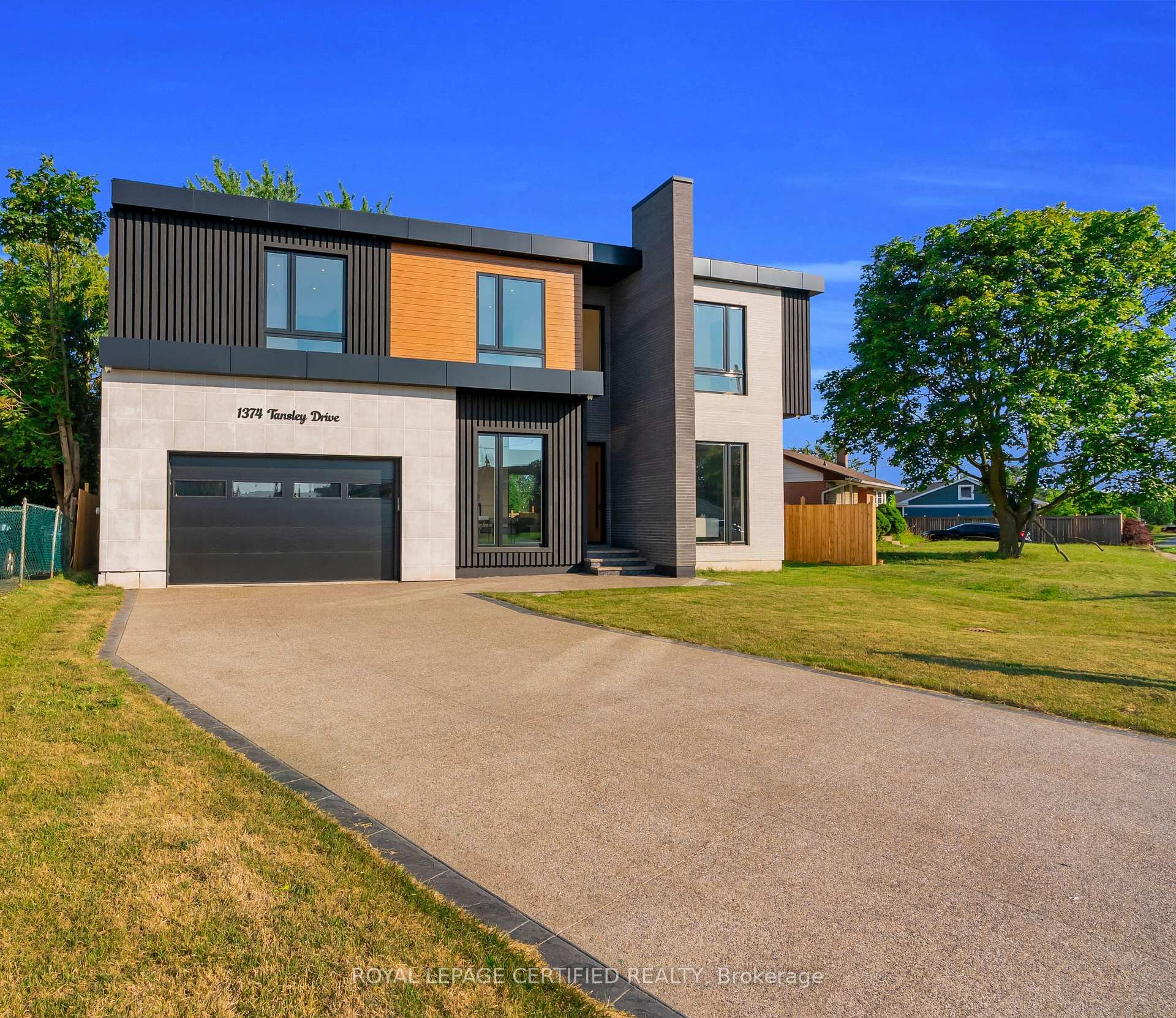 Photo 2 of 1374 Tansley Drive, Oakville, West — HOMEH