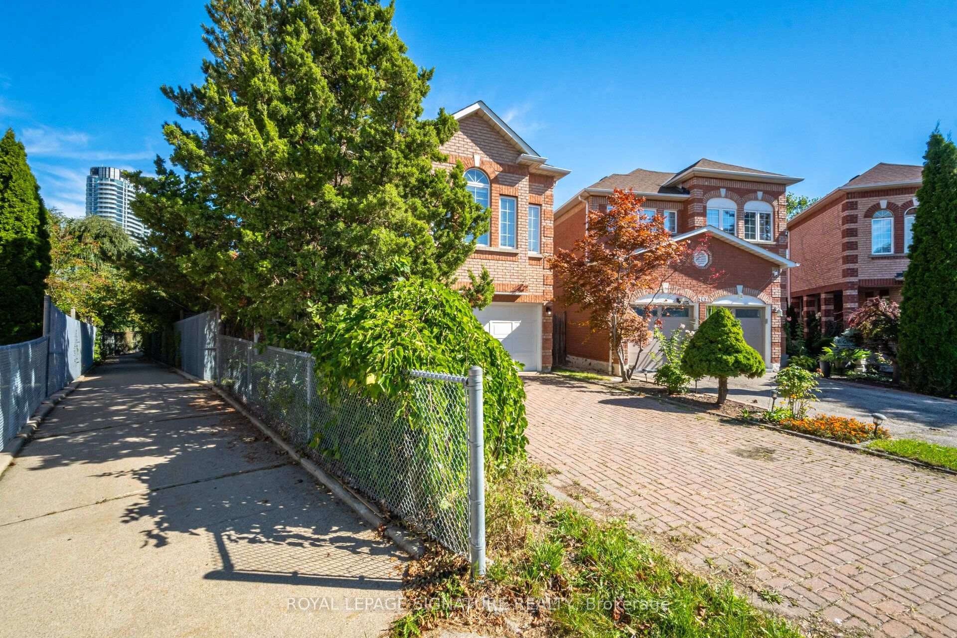 Photo 3 of 306 Cossack Court, Mississauga, Fairview — HOMEH