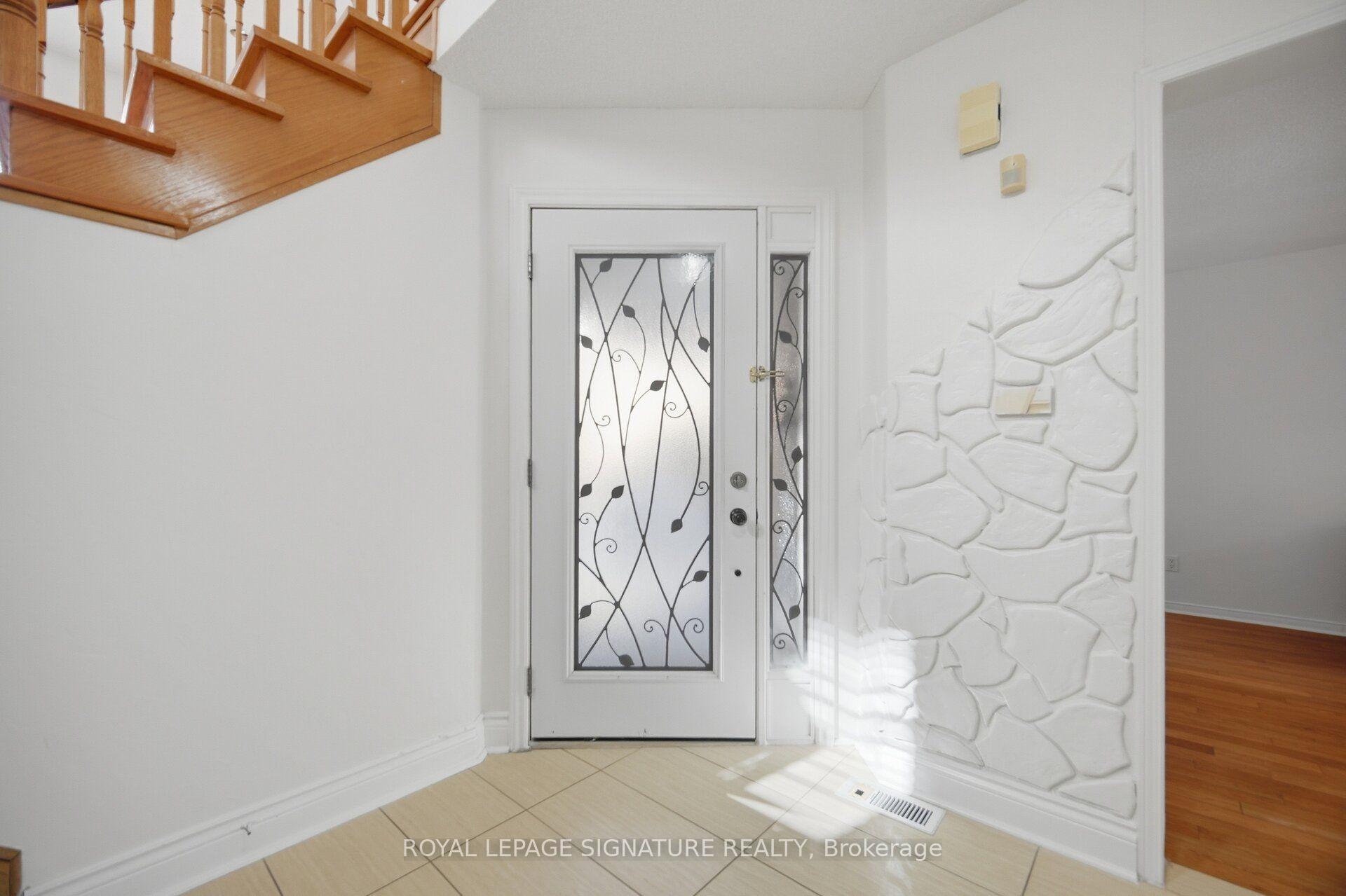 Photo 5 of 306 Cossack Court, Mississauga, Fairview — HOMEH