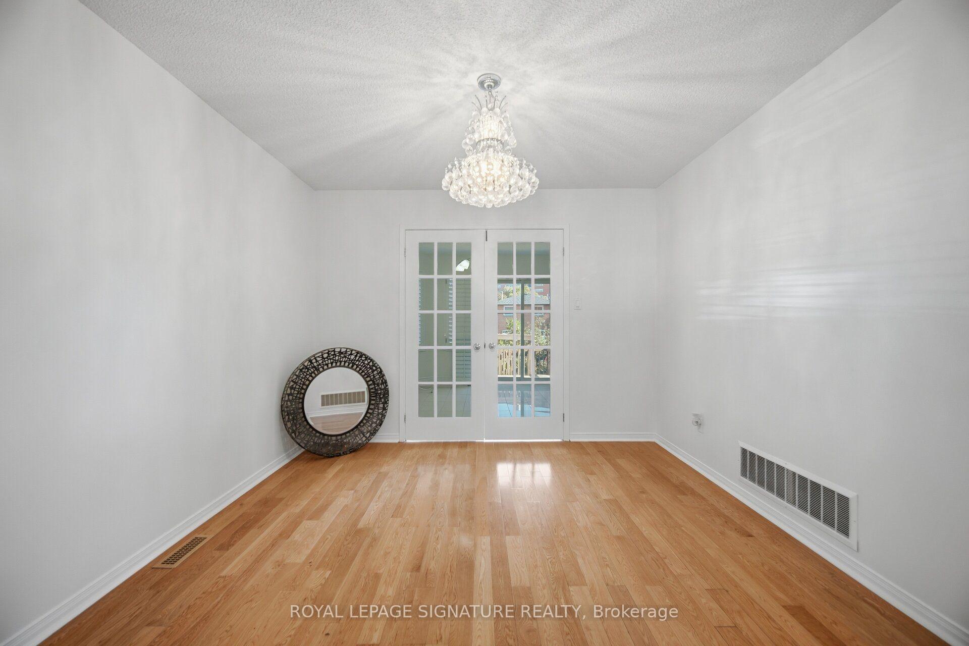 Photo 9 of 306 Cossack Court, Mississauga, Fairview — HOMEH