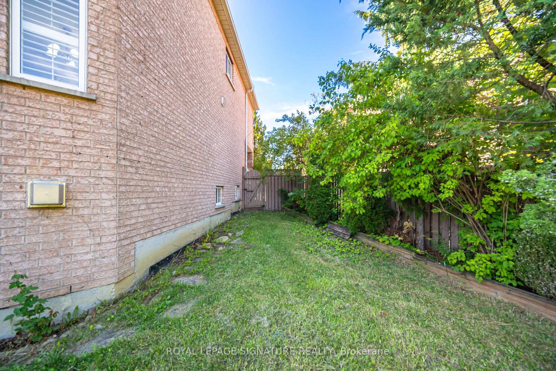 Photo 44 of 306 Cossack Court, Mississauga, Fairview — HOMEH