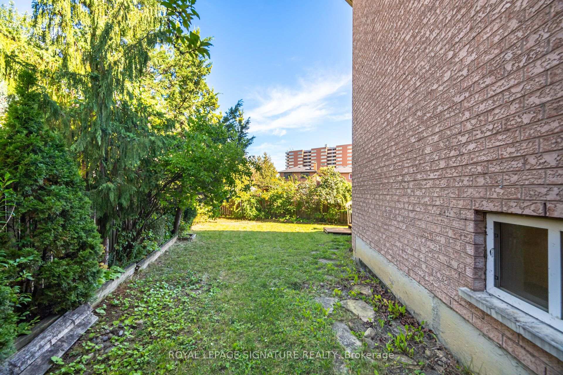Photo 45 of 306 Cossack Court, Mississauga, Fairview — HOMEH