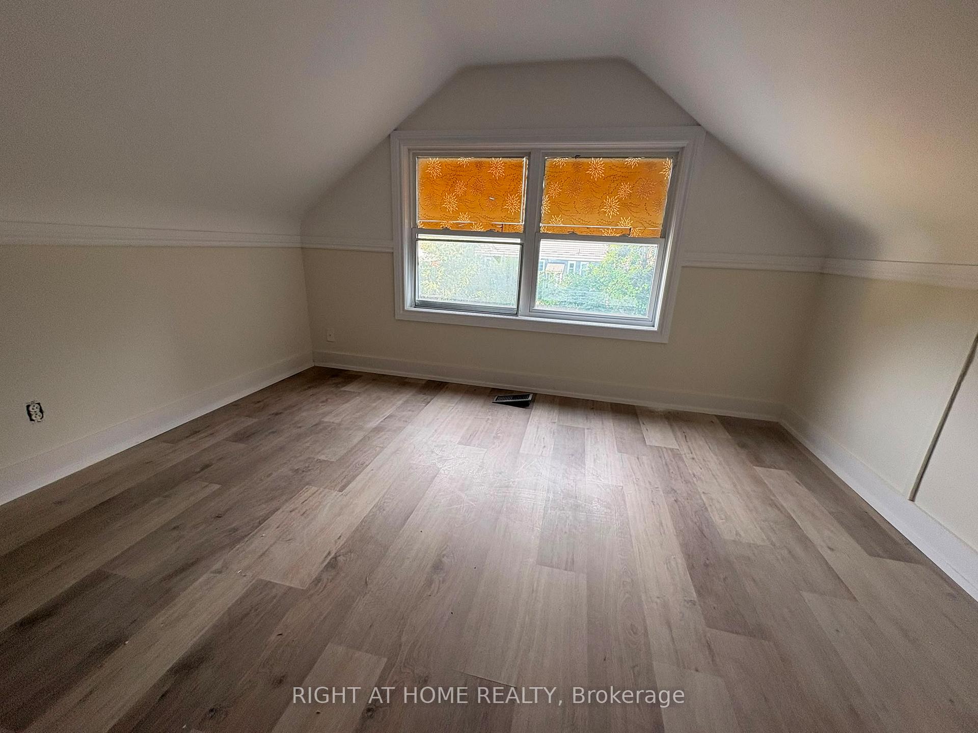 Photo 12 of 3 Martin Avenue, Cambridge, Galt City Centre — HOMEH