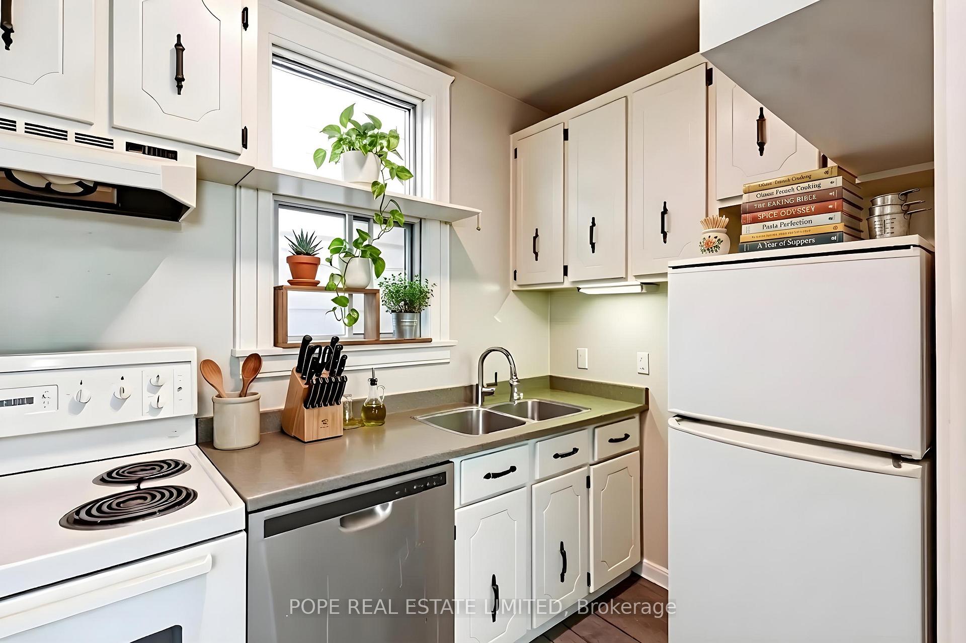 Photo 9 of 18 Edgewood Avenue, Toronto, Woodbine Corridor — HOMEH
