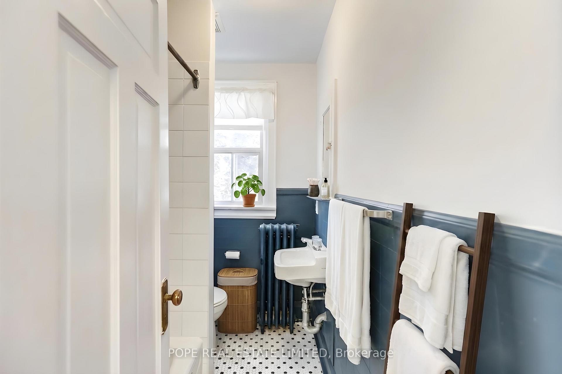 Photo 17 of 18 Edgewood Avenue, Toronto, Woodbine Corridor — HOMEH
