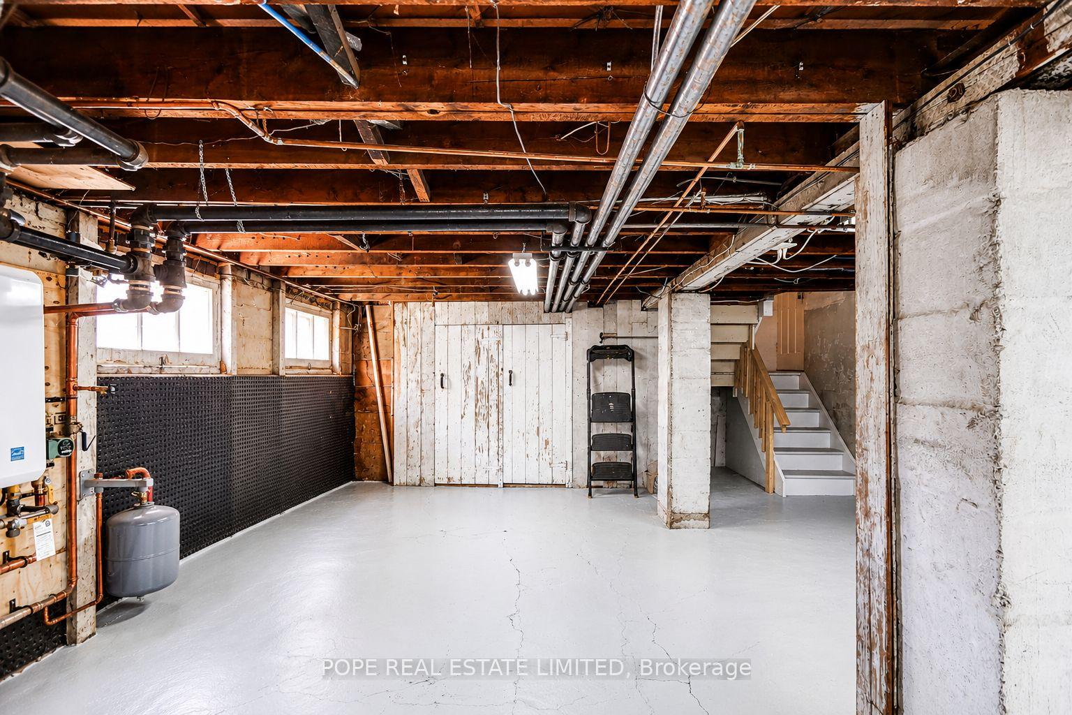 Photo 19 of 18 Edgewood Avenue, Toronto, Woodbine Corridor — HOMEH