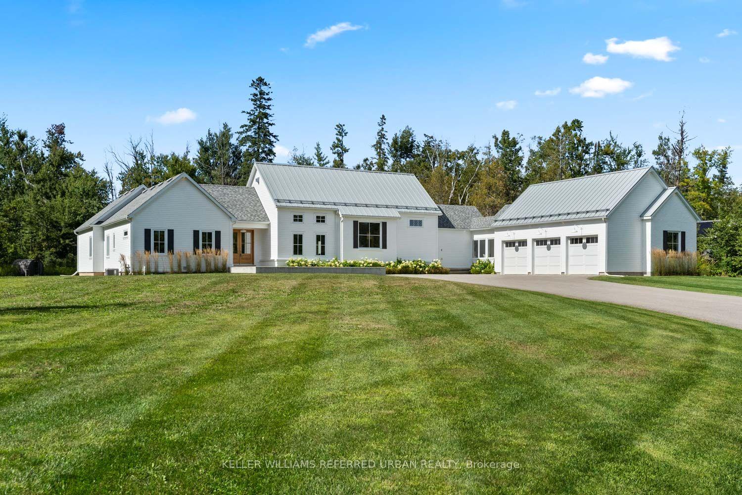 Photo 3 of 24 Windfield Drive W, Oro-Medonte, Rural Oro-Medonte — HOMEH