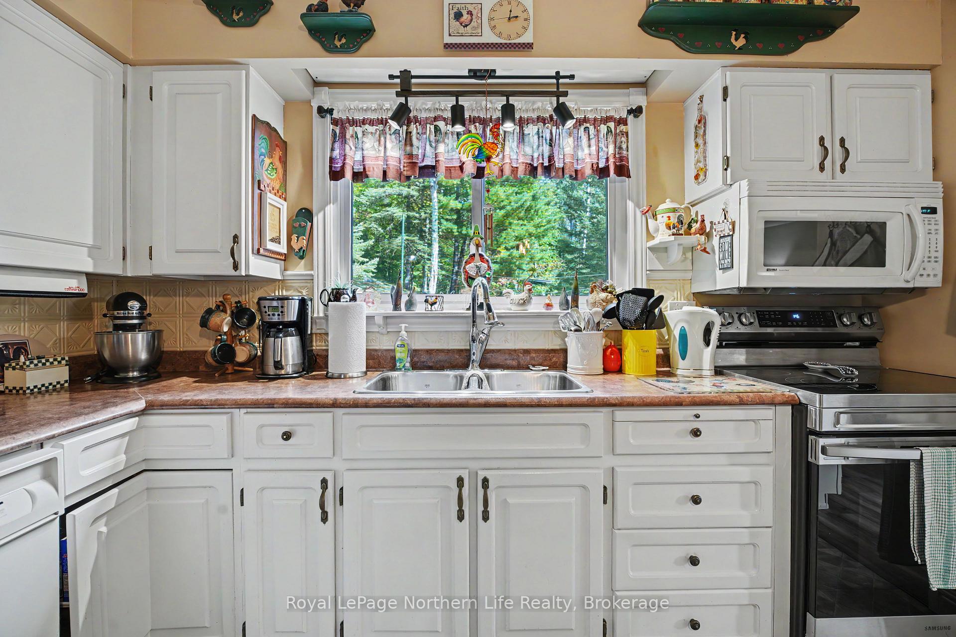 Photo 17 of 534 pinecreek Road S, Callander — HOMEH