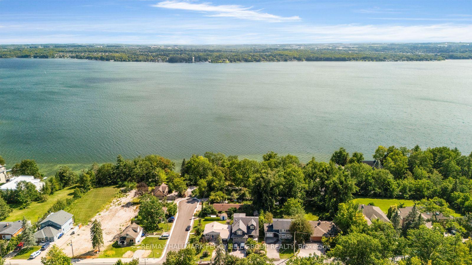 Photo 2 of 11 Crestwood Drive, Barrie, North Shore — HOMEH