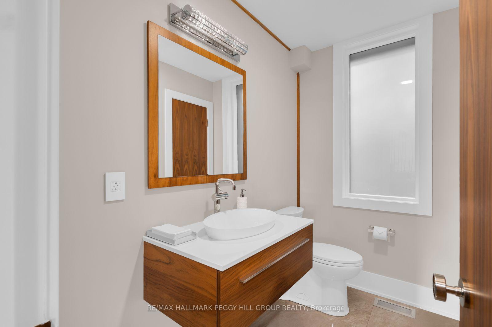 Photo 8 of 11 Crestwood Drive, Barrie, North Shore — HOMEH