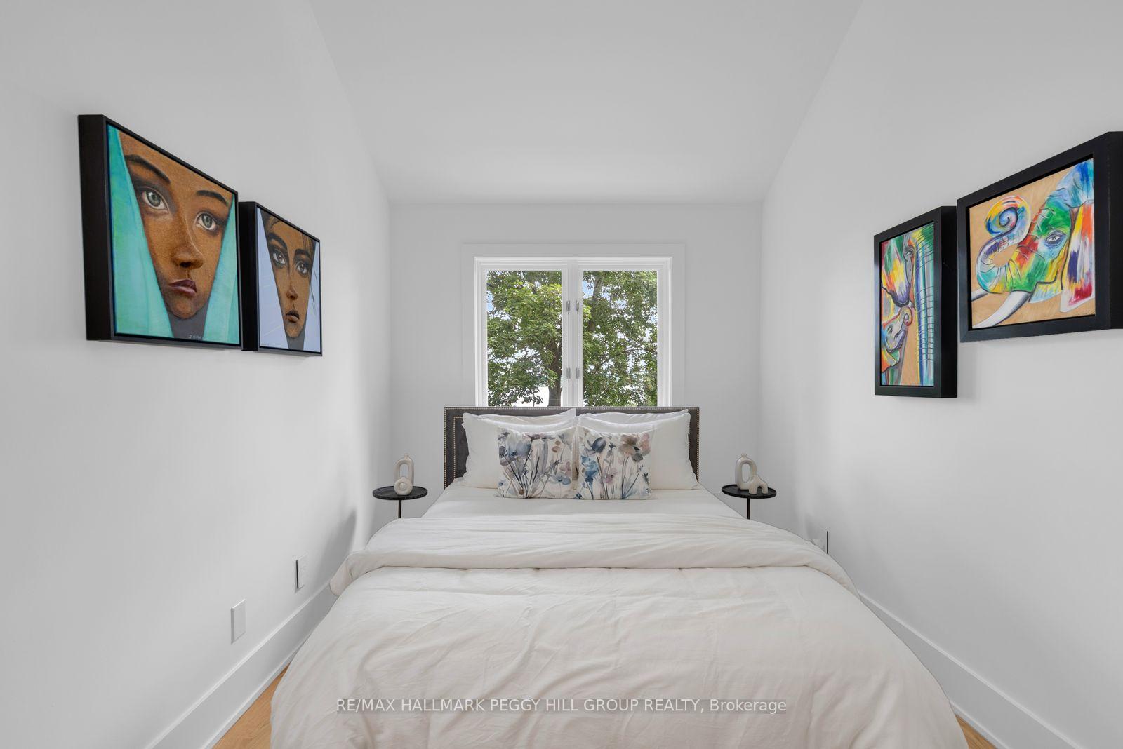 Photo 15 of 11 Crestwood Drive, Barrie, North Shore — HOMEH