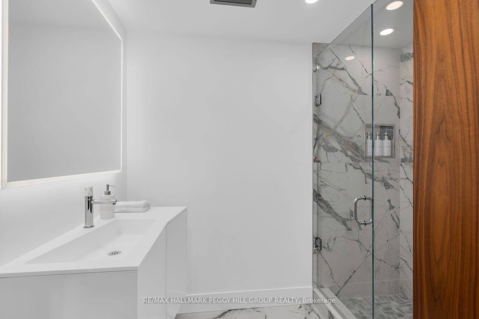 Photo 21 of 11 Crestwood Drive, Barrie, North Shore — HOMEH