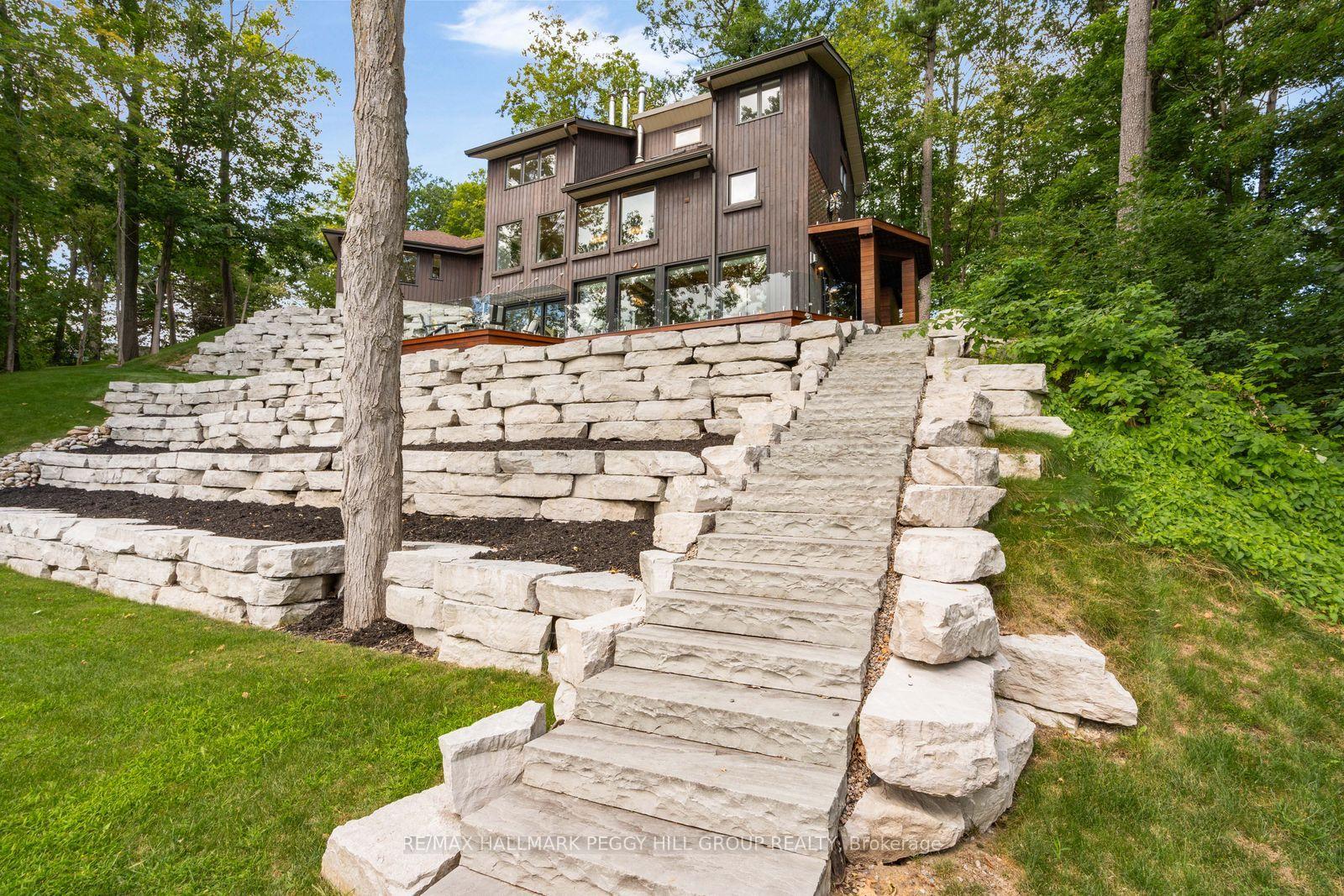 Photo 24 of 11 Crestwood Drive, Barrie, North Shore — HOMEH