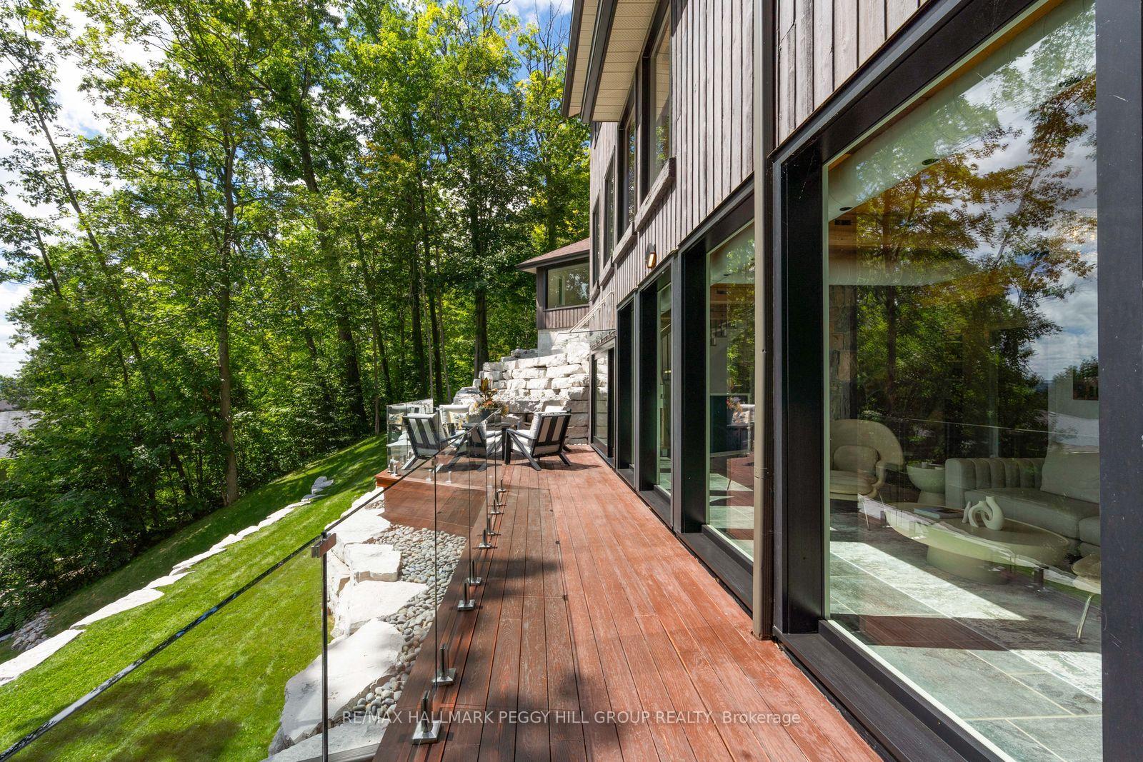Photo 25 of 11 Crestwood Drive, Barrie, North Shore — HOMEH