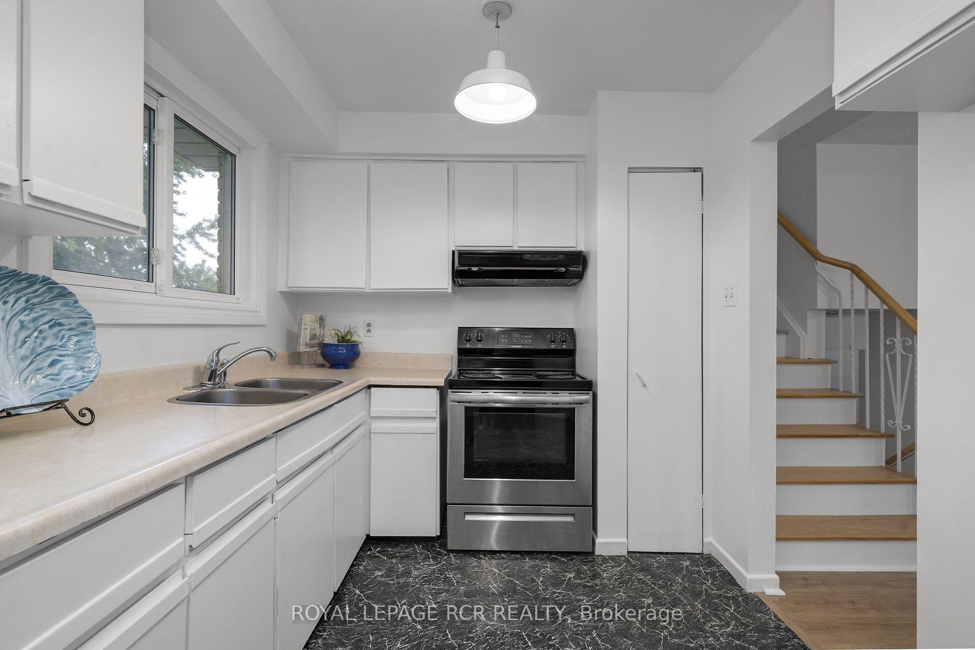 Photo 19 of 48 Esplanade Road, Brampton, Southgate — HOMEH