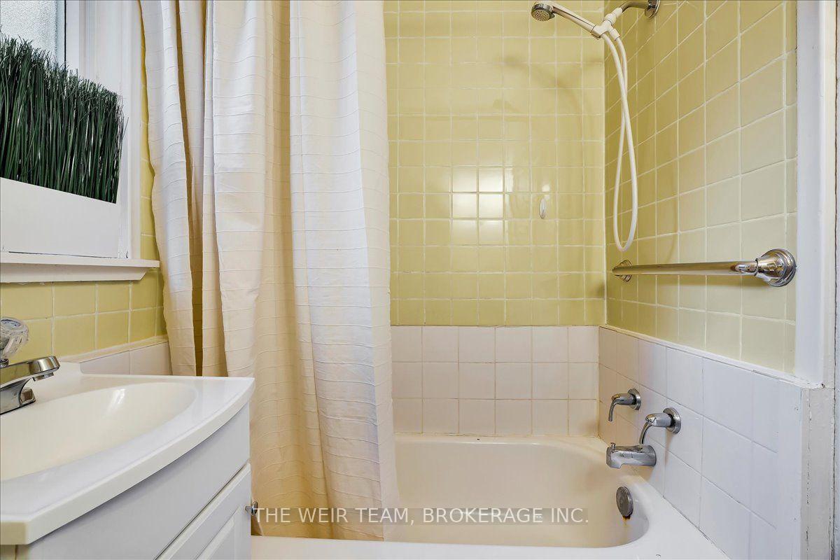 Photo 16 of 251 Ashdale Avenue, Toronto, Greenwood-Coxwell — HOMEH